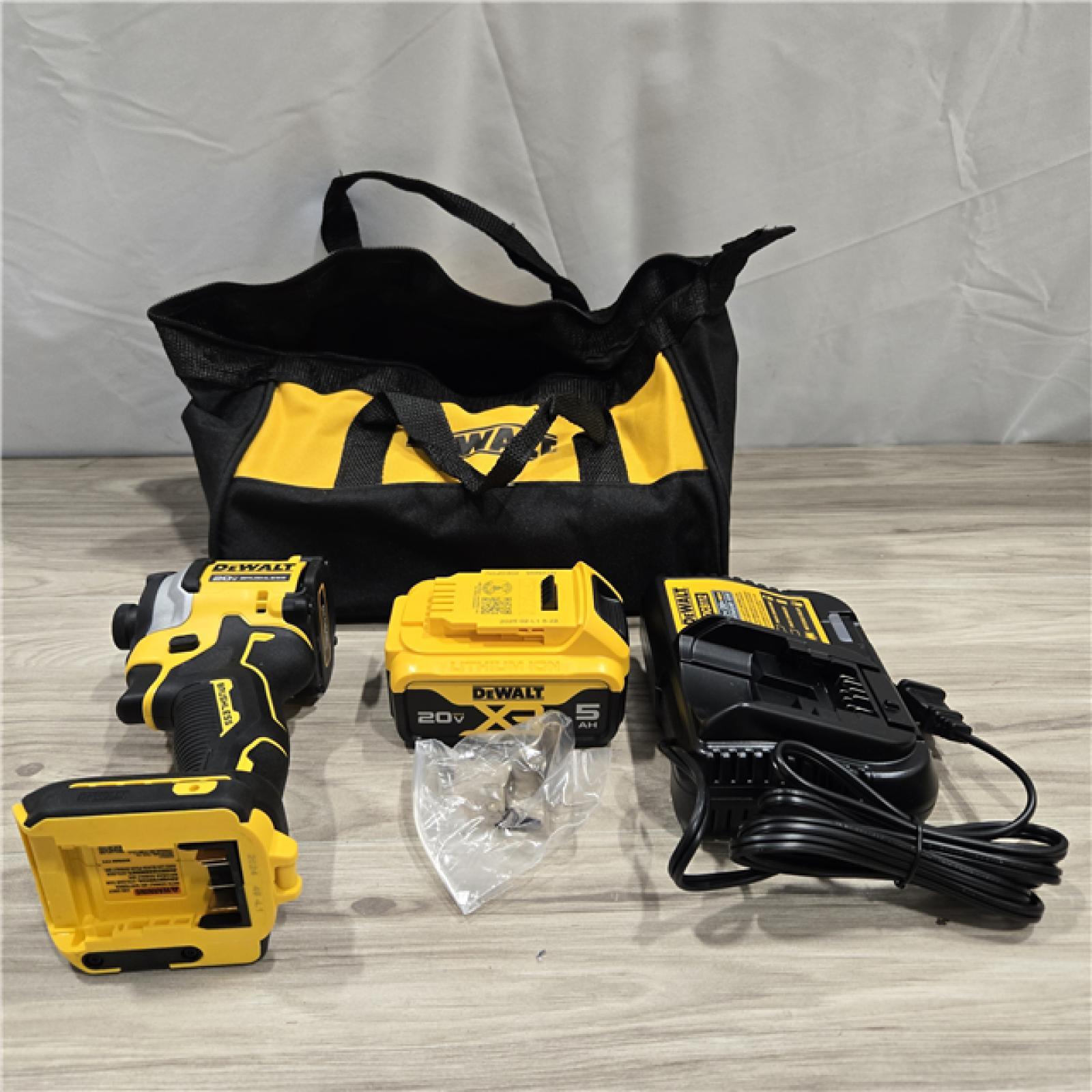AS-IS DeWalt 20V MAX ATOMIC 1/4 in. Cordless Impact Driver Kit