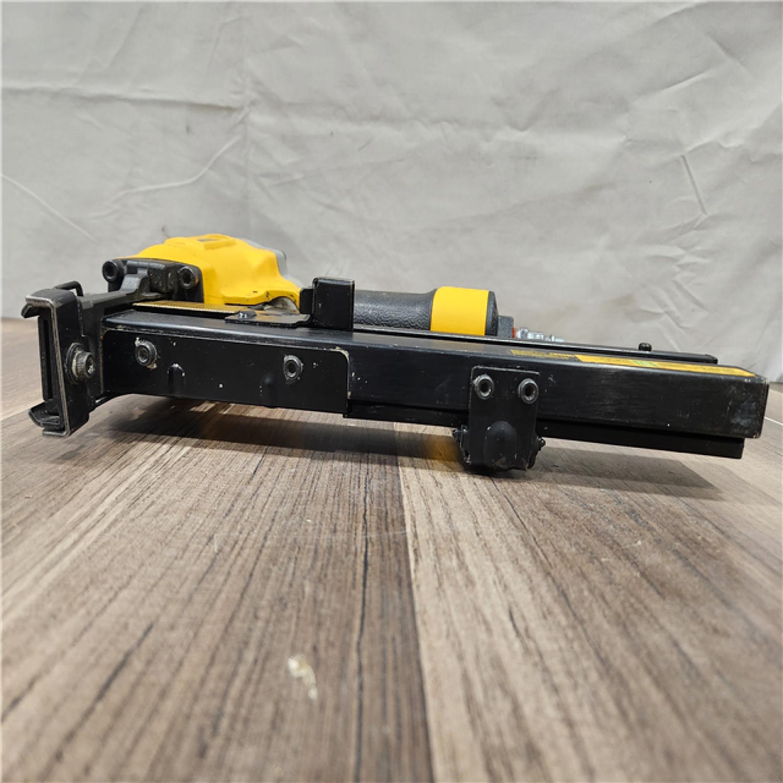AS-IS- DeWalt DW451S2 16 Gauge 1 Crown 2 Lathing Stapler