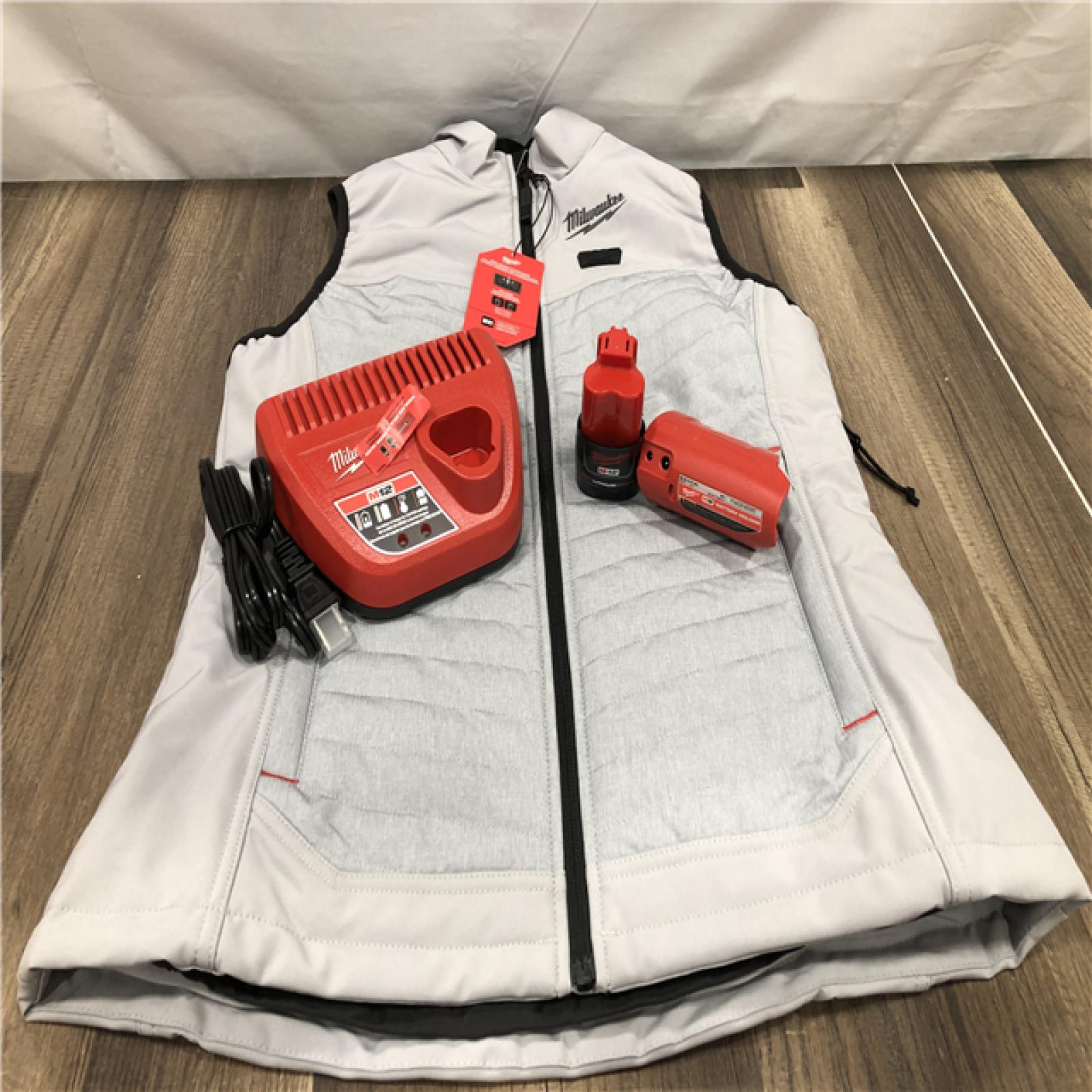 AS-IS Milwaukee Women's Medium  12V Lithium-Ion Cordless AXIS Gray Heated Vest Kit