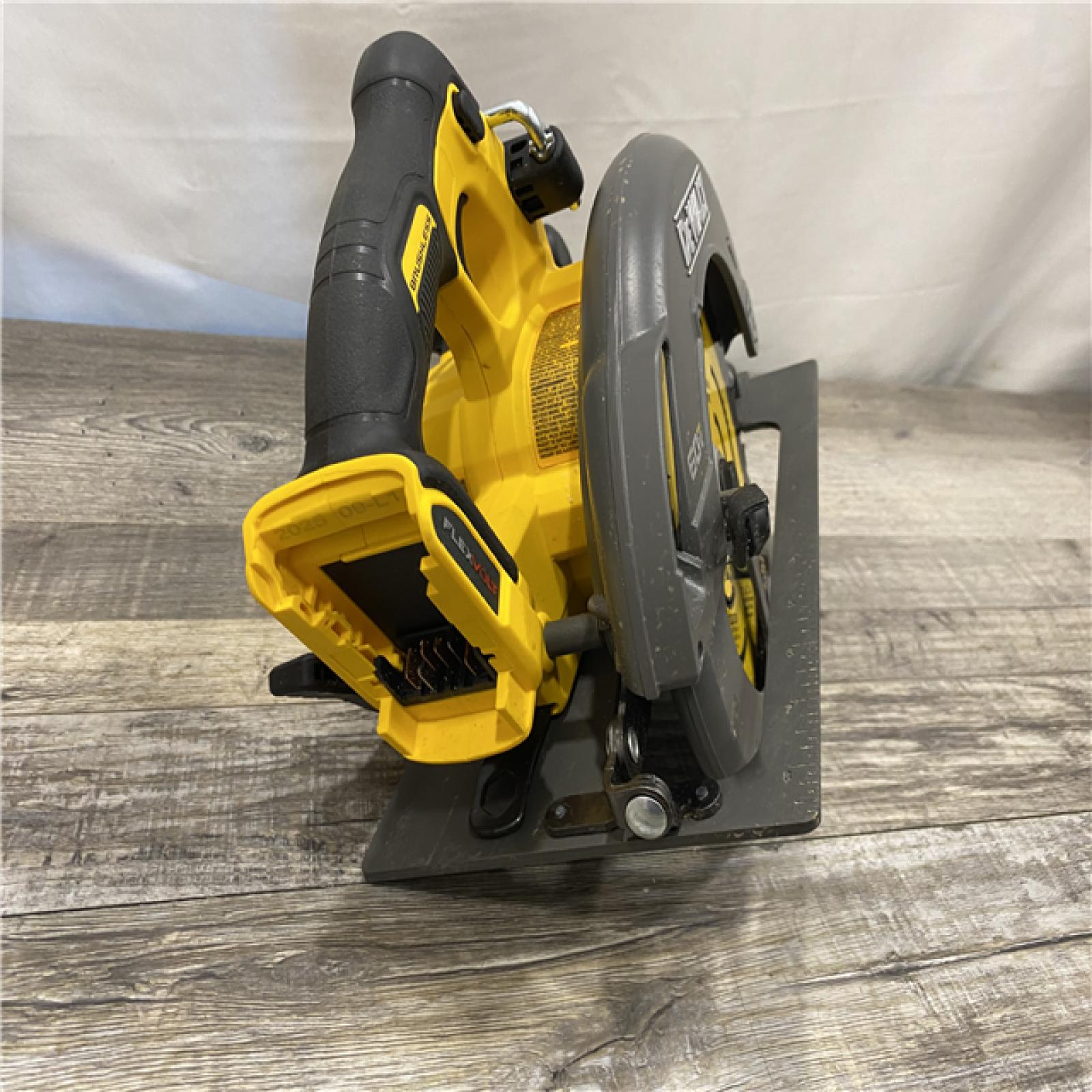 AS-IS DEWALT FLEXVOLT 60V MAX Cordless Brushless 7-1/4 in. Circular Saw with Brake (Tool Only)