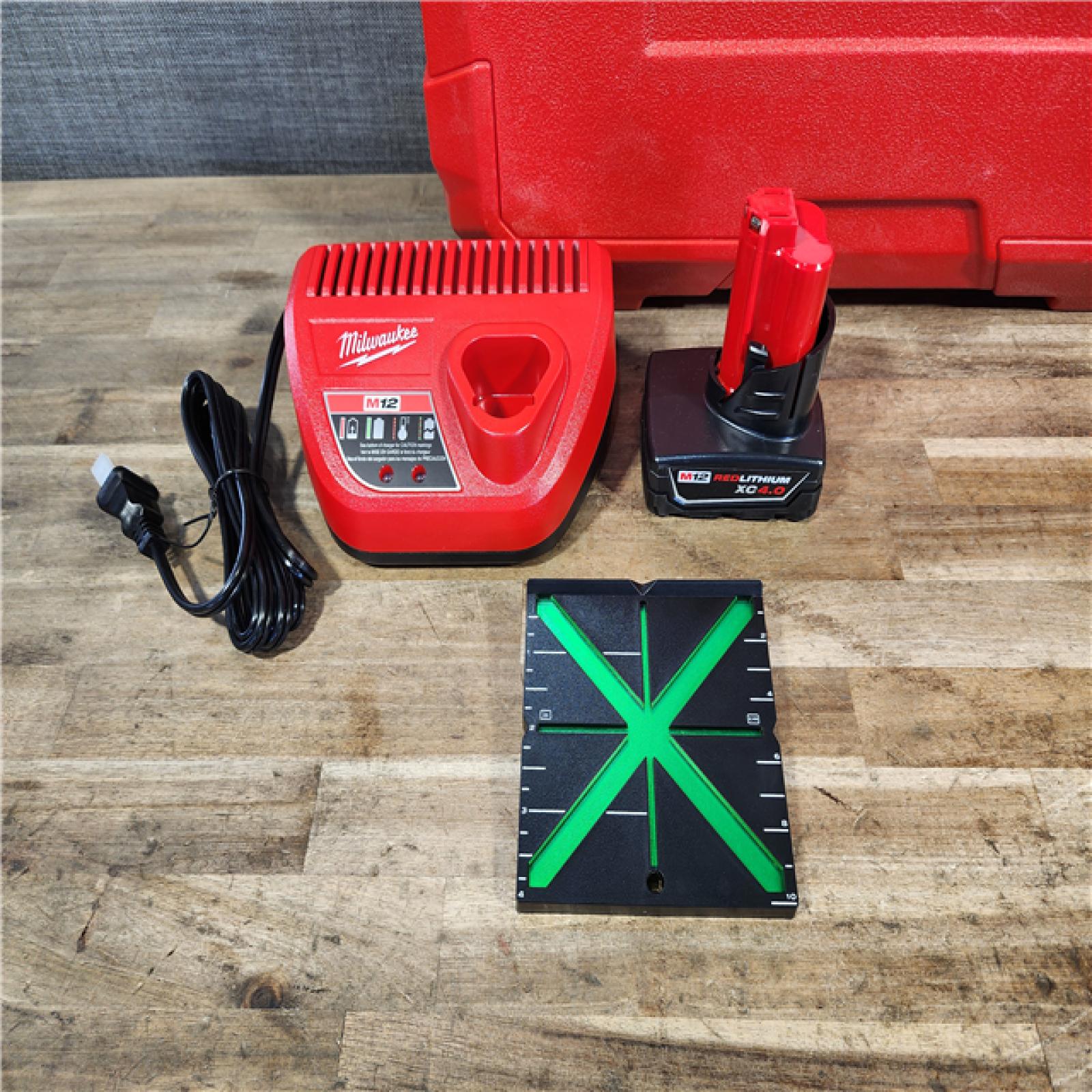 HOUSTON LOCATION - AS-IS Milwaukee Green 125 Ft. Cross Line and Plumb Points Laser Level Kit