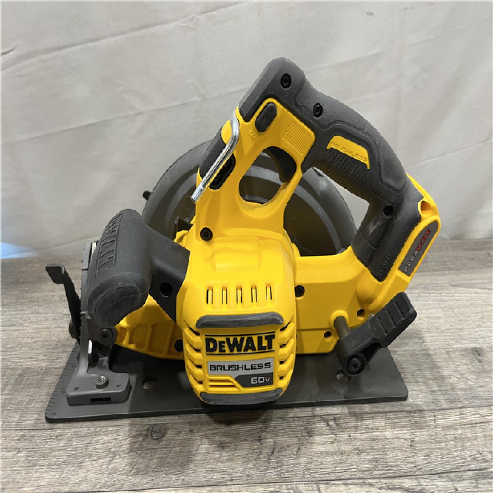 AS-IS DEWALT FLEXVOLT 60V MAX Cordless Brushless 7-1/4 in. Circular Saw with Brake (Tool Only)