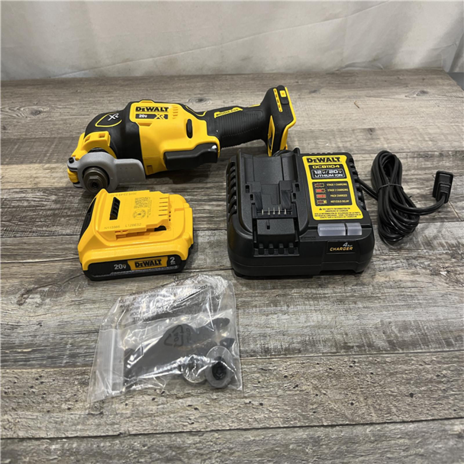 AS-IS DEWALT 20V MAX XR Cordless Brushless 3-Speed Oscillating Multi Tool Kit