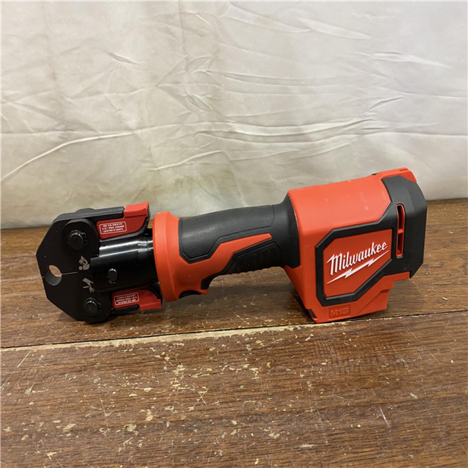 AS-IS M18 18V Lithium-Ion Cordless Short Throw Press Tool Kit with 3 PEX Crimp Jaws (2) 2.0 Ah Batteries and Charger