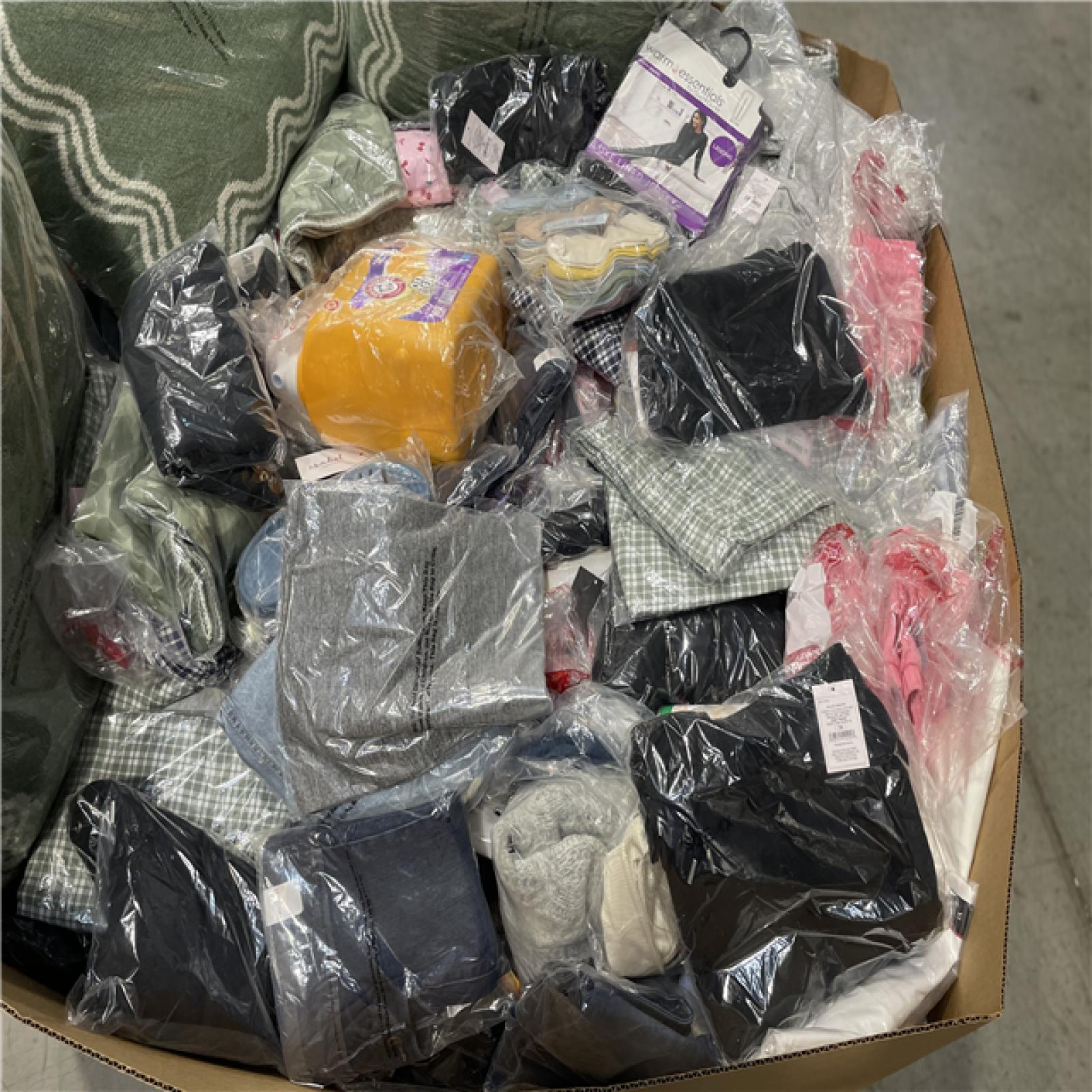 DALLAS LOCATION- NEW!- BULLSEYE MIXED CLOTHING PALLET (300 UNITS)