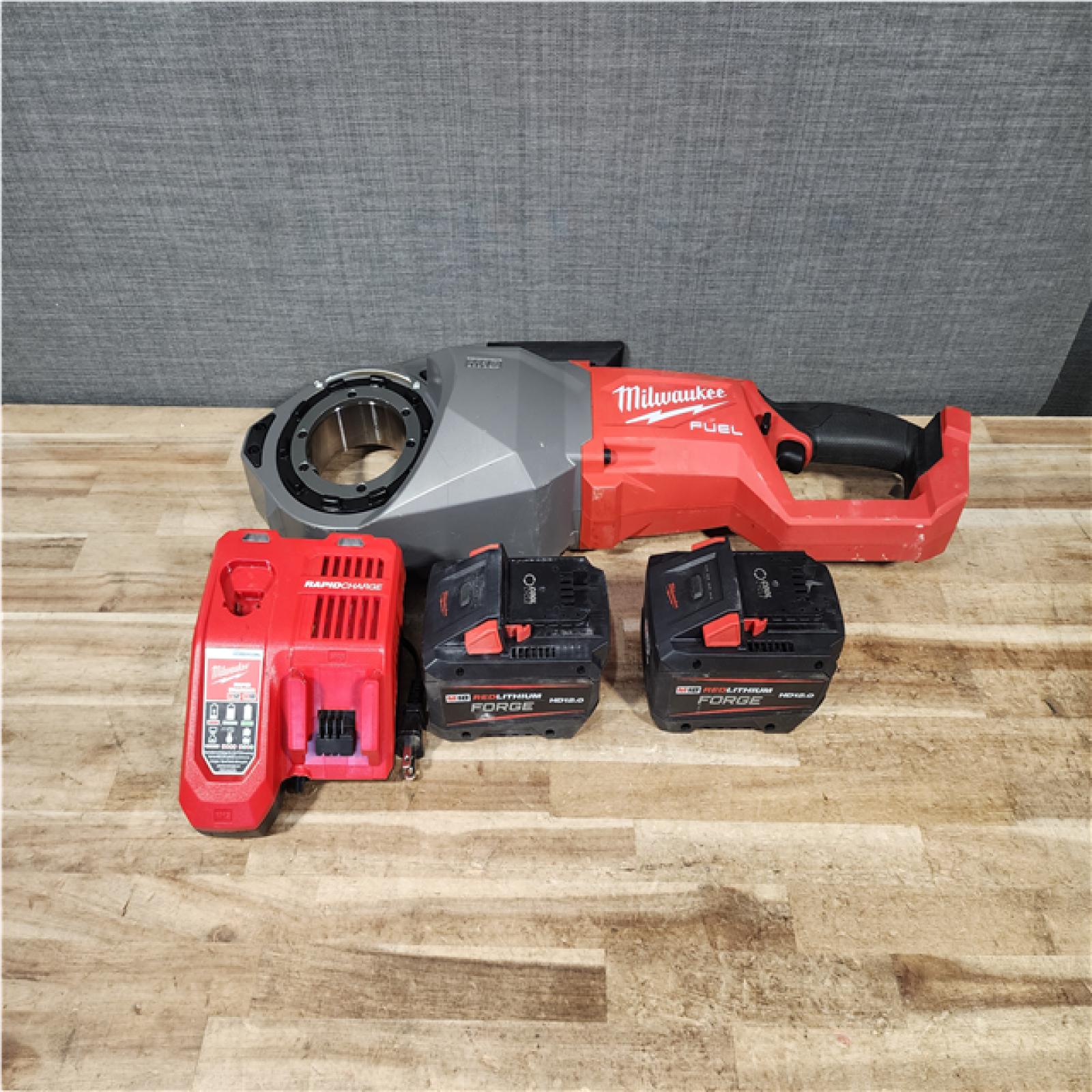 HOUSTON LOCATION - AS - IS Milwaukee 18 Fuel One-Key Cordless Brushless Pipe Threader Kit