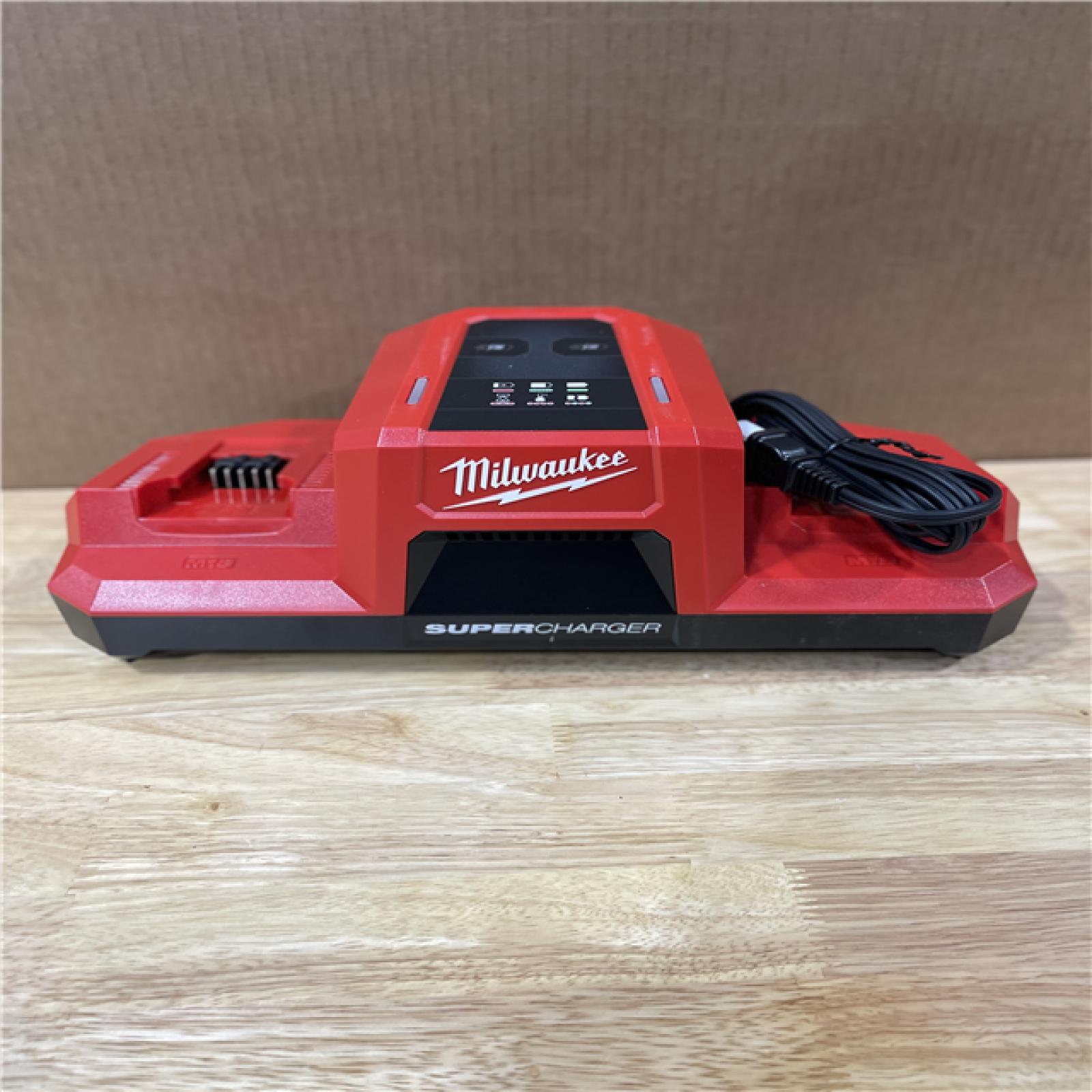 AS-IS Milwaukee Tool M18 Dual Bay Simultaneous Super Charger Starter Kit