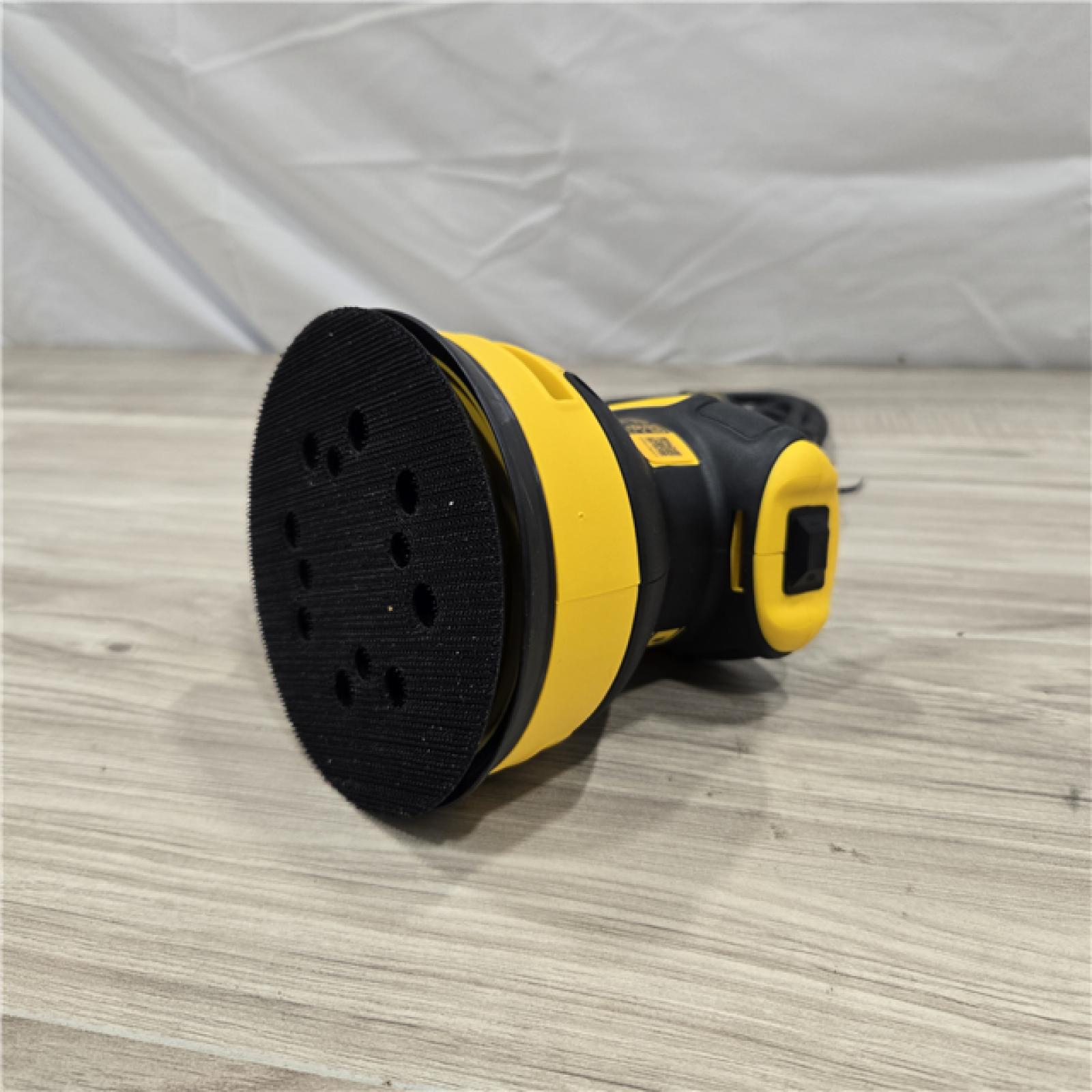 LIKE NEW! - DEWALT 3 Amp Corded 5 in. Variable Speed Random Orbital Sander