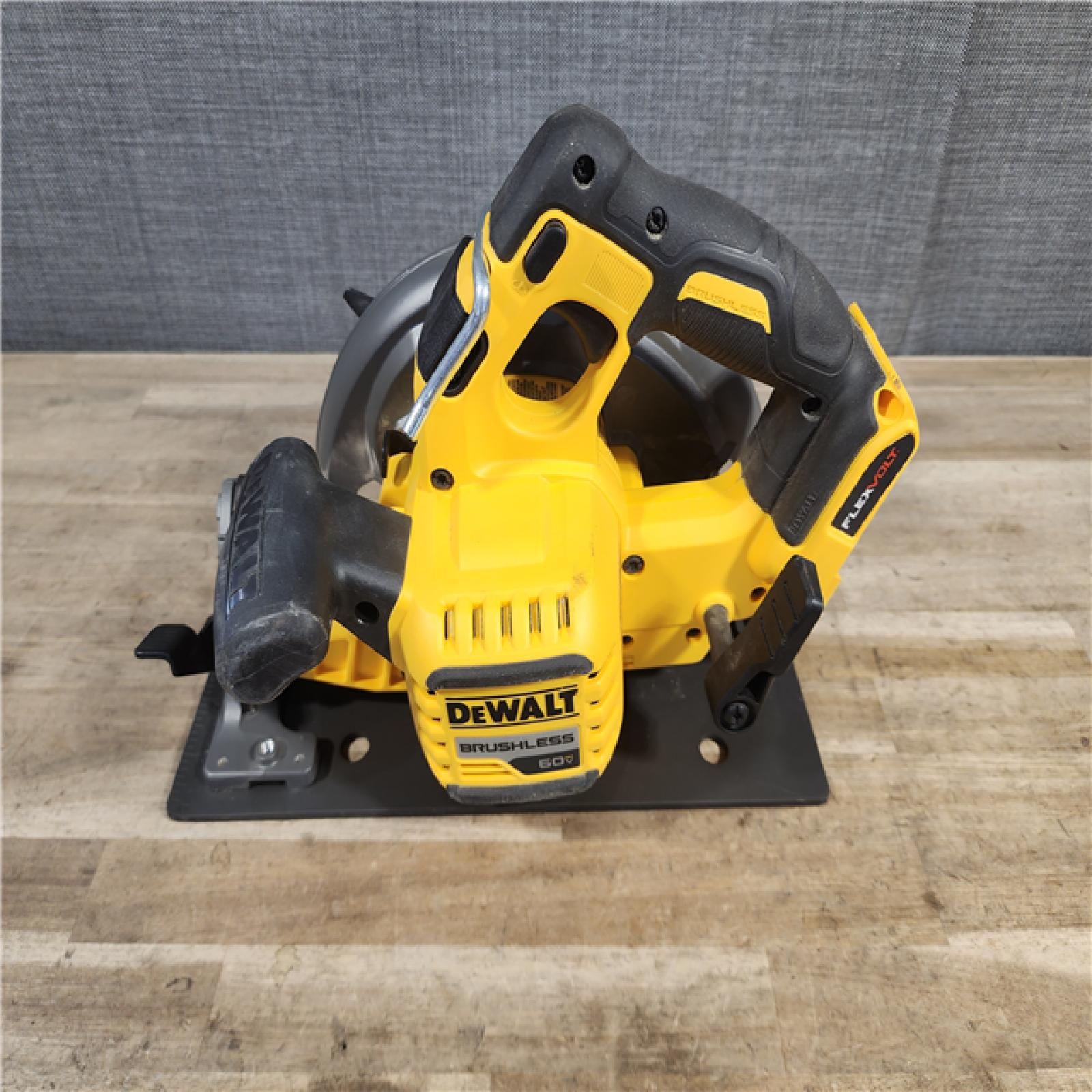 HOUSTON LOCATION - AS-IS DeWALT Flexvolt Max 7-1/4 60V Brushless Circular Saw (Tool Only)