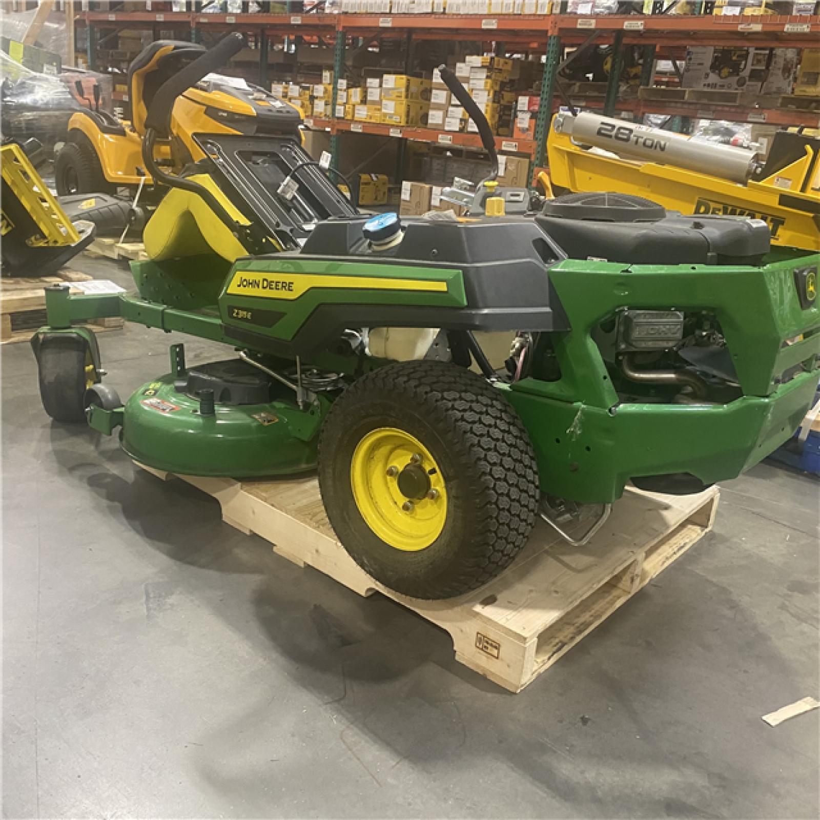 Dallas Location - As-Is John Deere Z315E ZTrak 42-in 20 - Riding Lawn Mowers