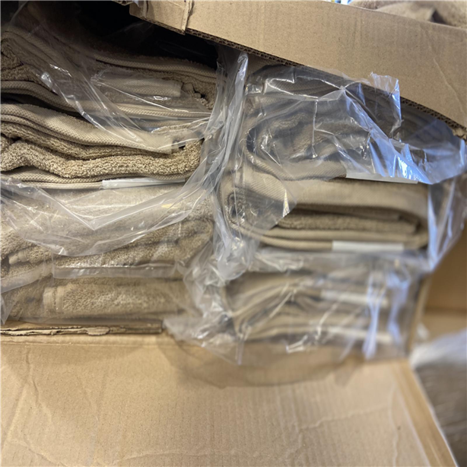 DALLAS LOCATION - BULLSEYE EVERYDAY OVERSIZED BATH TOWEL 30INX60IN PALLET -(180 TOWELS)