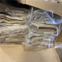 DALLAS LOCATION - BULLSEYE EVERYDAY OVERSIZED BATH TOWEL 30INX60IN PALLET -(180 TOWELS)