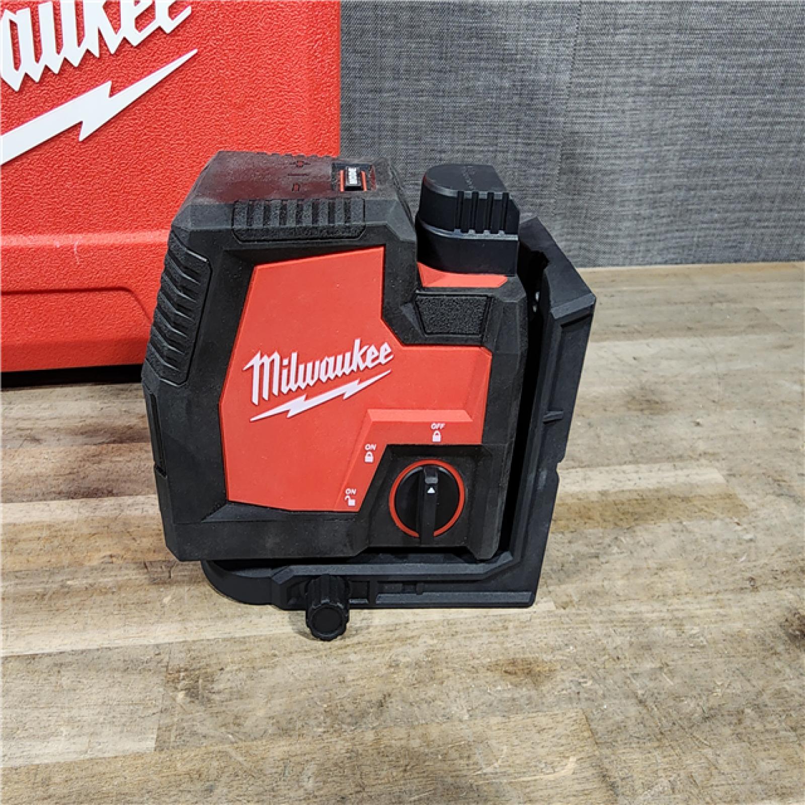 HOUSTON LOCATION - AS-IS MILWAUKEE 100 Ft. REDLITHIUM Lithium-Ion USB Green Rechargeable Cross Line Laser Level with Charger