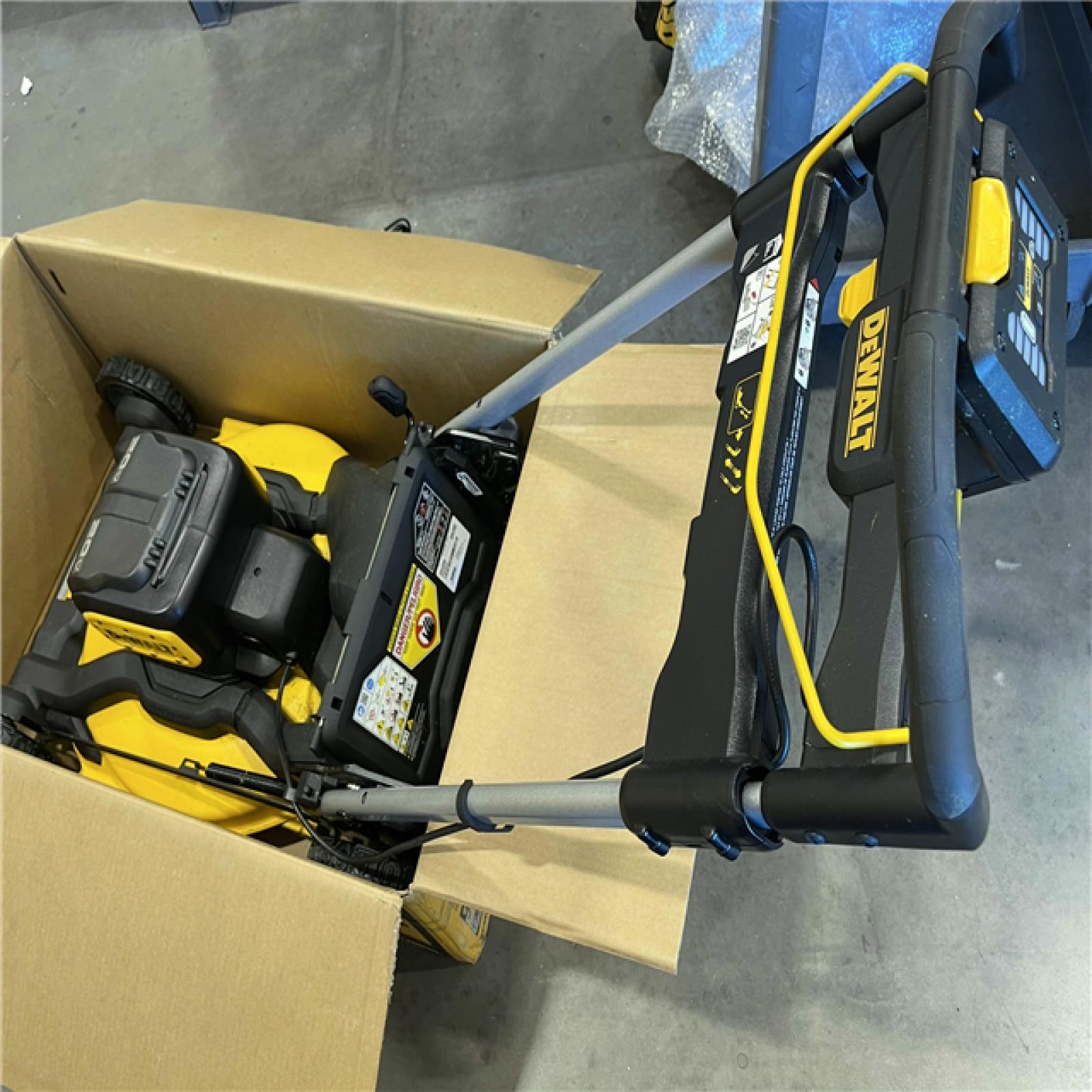 AS-IS - DeWalt 2x20V MAX 21 in. Cordless Battery Powered Push Lawn Mower Kit