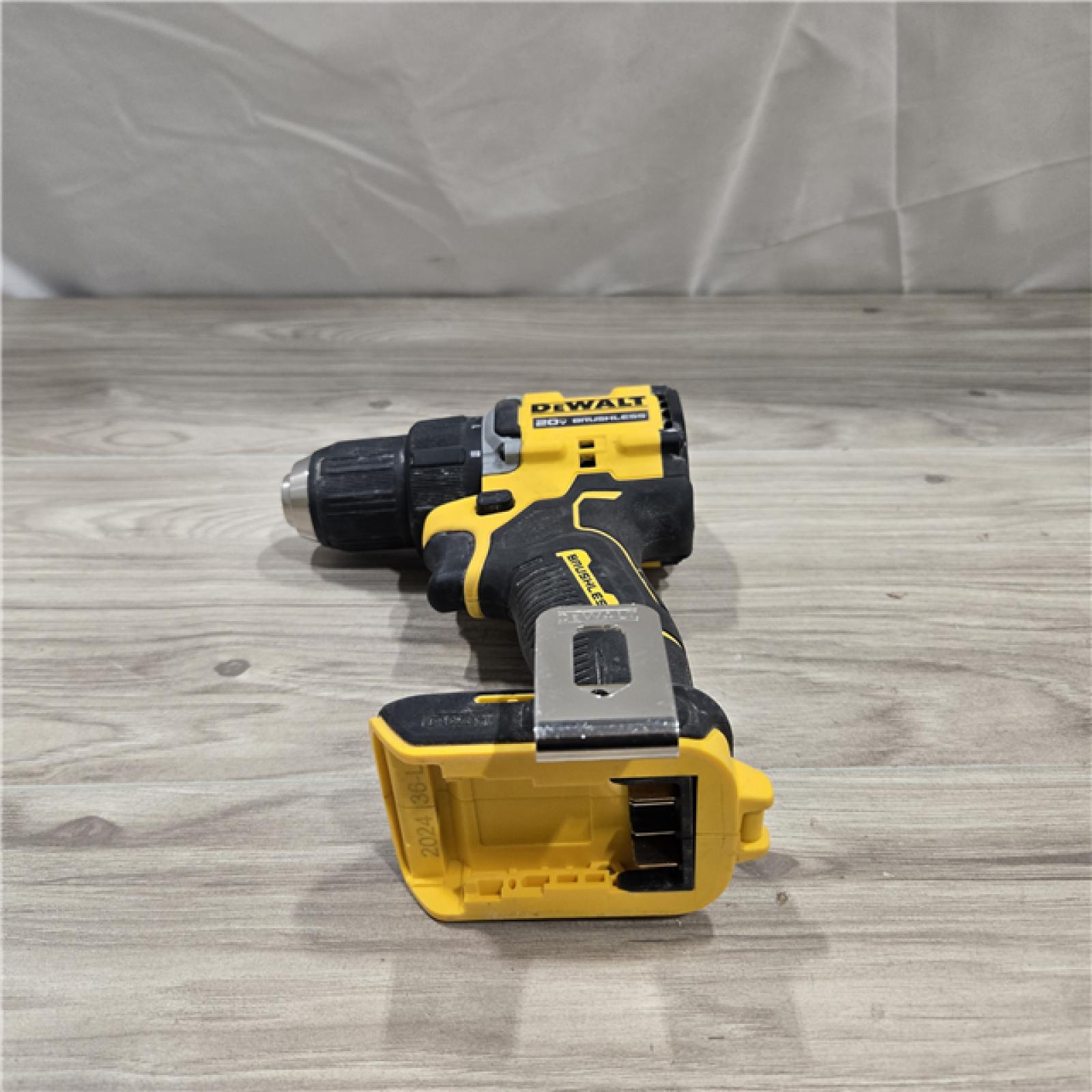 AS-IS DEWALT ATOMIC COMPACT SERIES 20V MAX* Cordless 1/2 Drill/Driver Kit