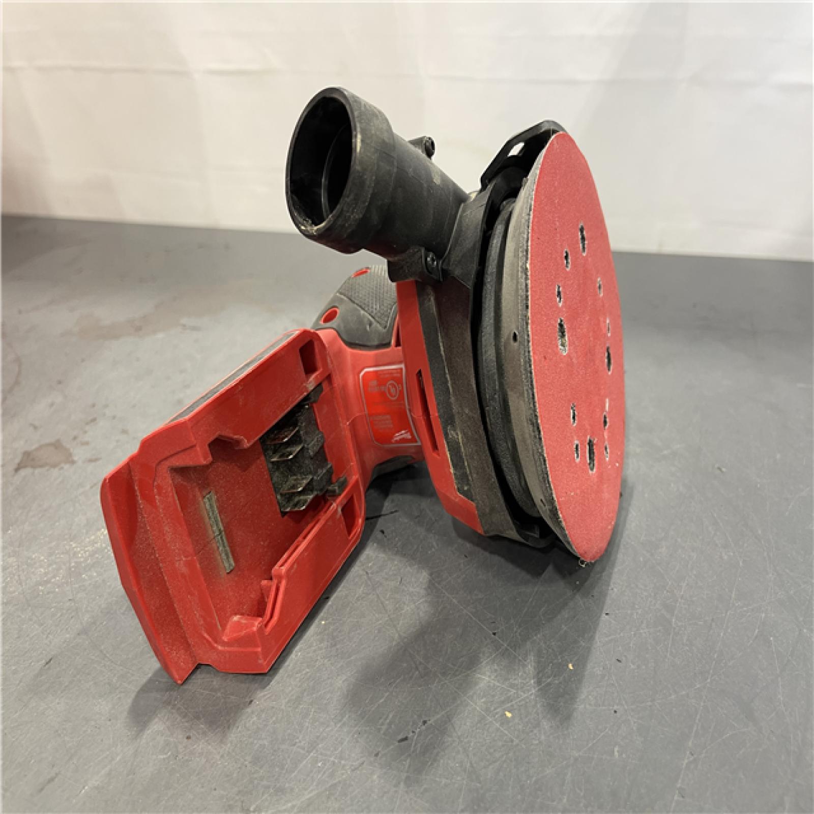 AS-IS - Milwaukee M18 18V Lithium-Ion Brushless Cordless FUEL 5 in. Random Orbit Sander