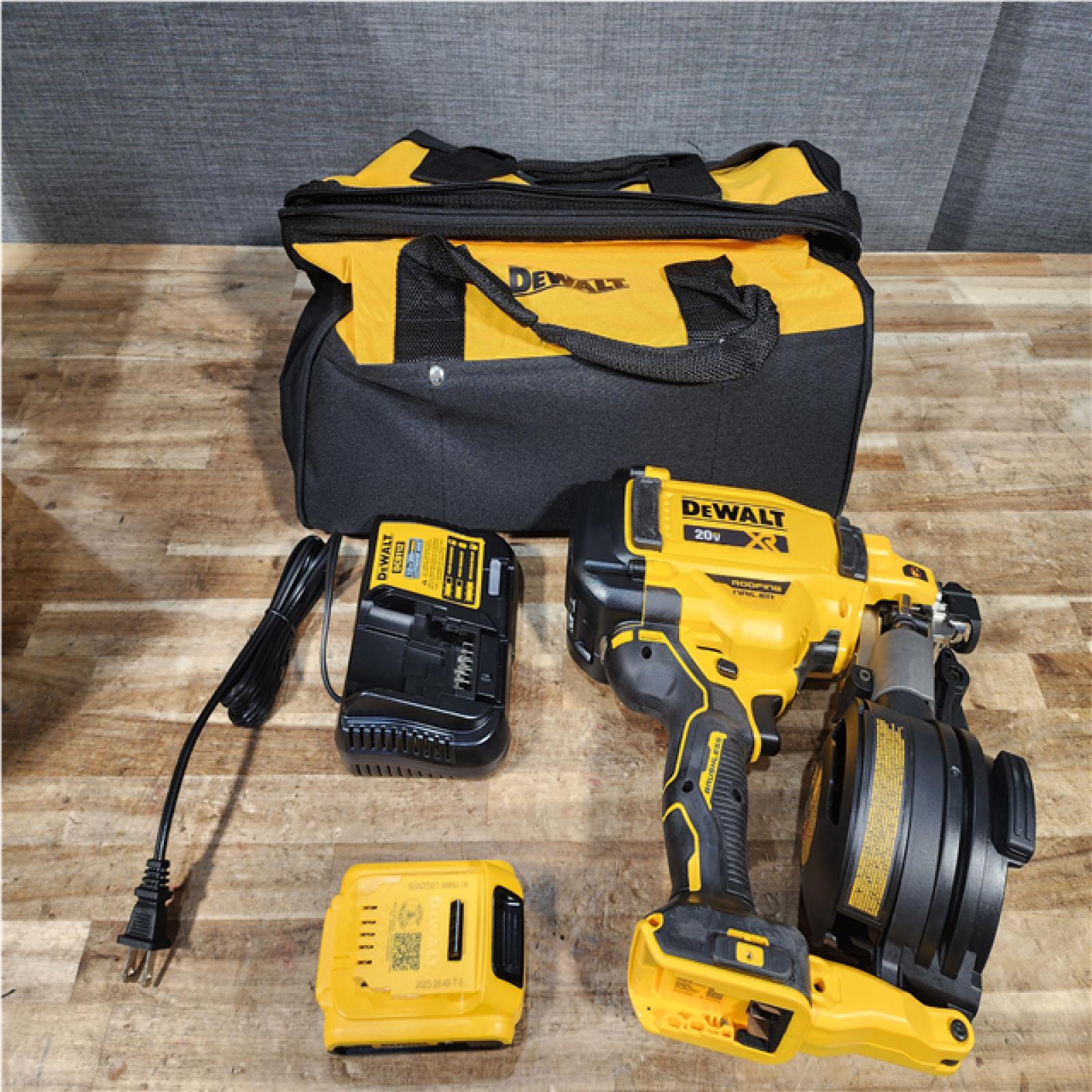 Houston Location AS-IS DEWALT 20V MAX Lithium-Ion 15-Degree Electric Cordless Roofing Nailer Kit