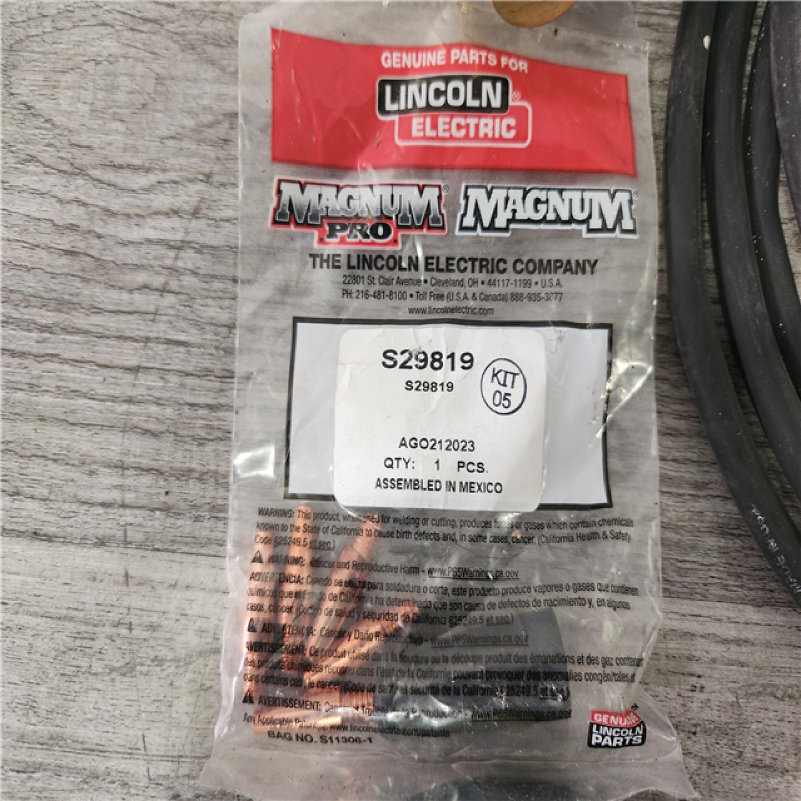 Phoenix Location Lincoln Electric 140 Amp LE31MP Multi-Process Stick/MIG/TIG Welder Kit with Magnum Pro 100L Gun, Sample Spool , 2 Flux-Cored Wire, 120V