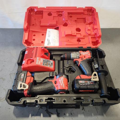 AS-IS- MILWAUKEE FUEL 18V Lithium-Ion Brushless Cordless Hammer Drill and Impact Driver Combo Kit
