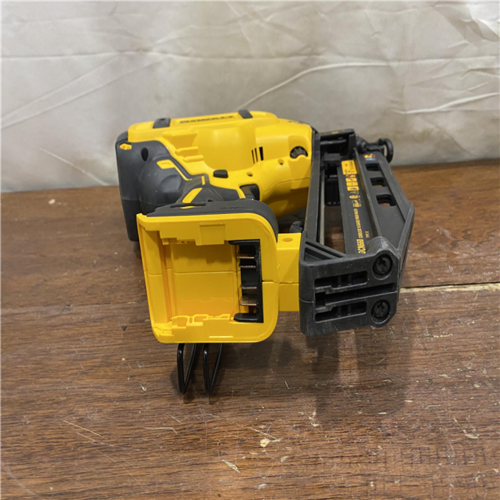 AS-IS DeWalt DCN660D1 20V 16 Gauge Cordless Angled Finish Nailer Kit W/ 2Ah Battery