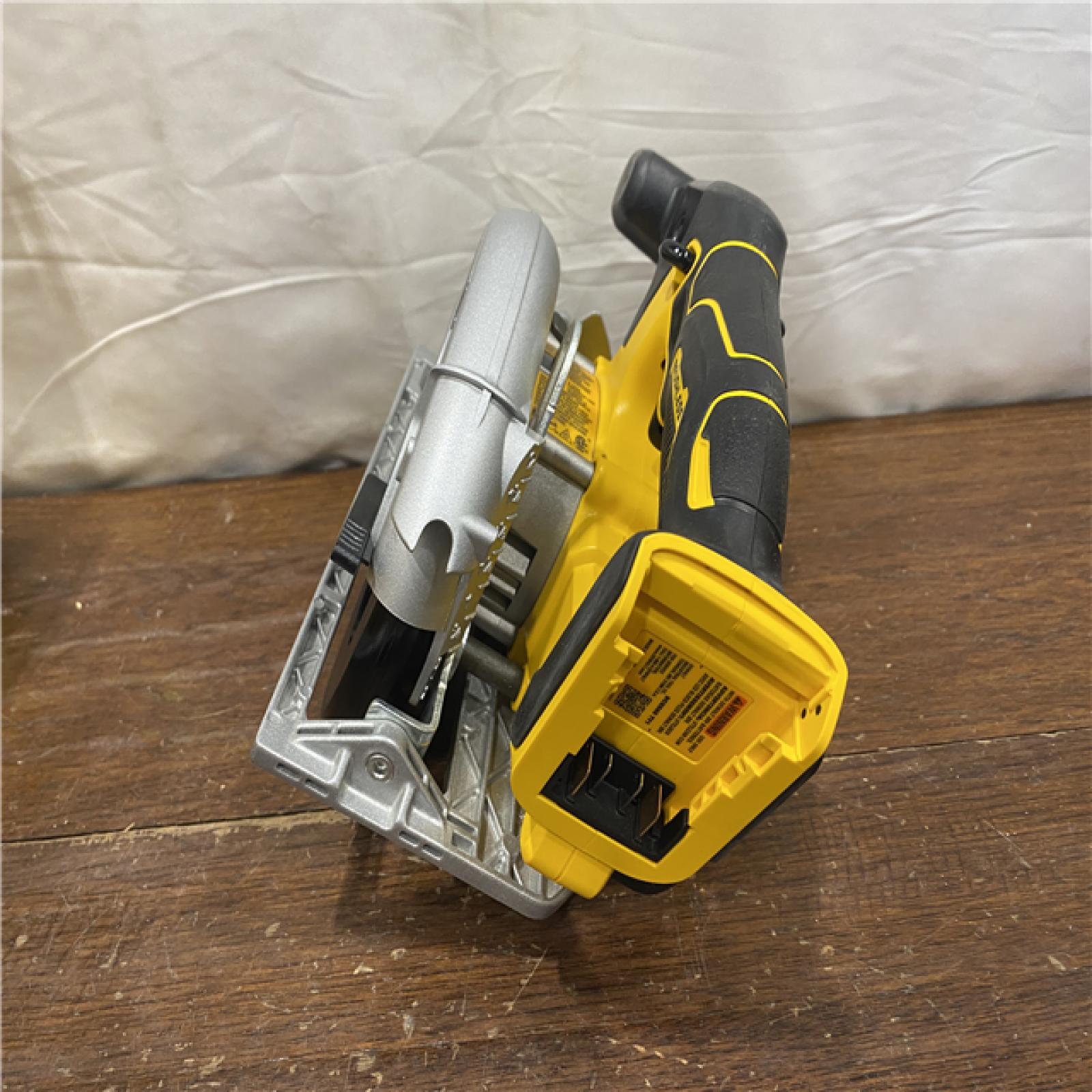 AS-IS DeWALT DCS565B 20V Max Brushless 6.5   Cordless Circular Saw