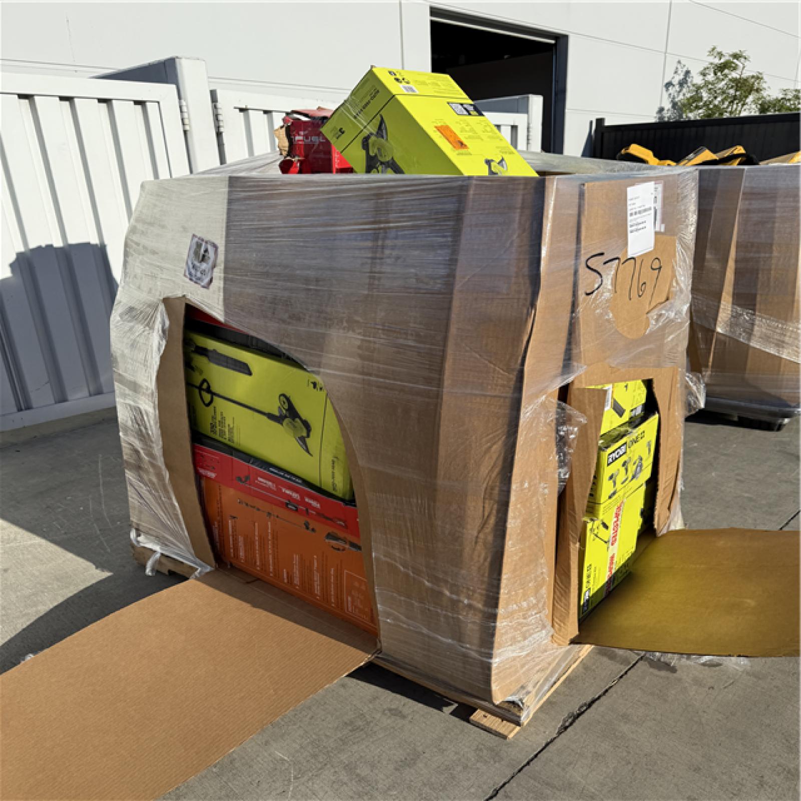 California AS-IS POWER TOOLS Partial Lot (3 Pallets) P-R057769