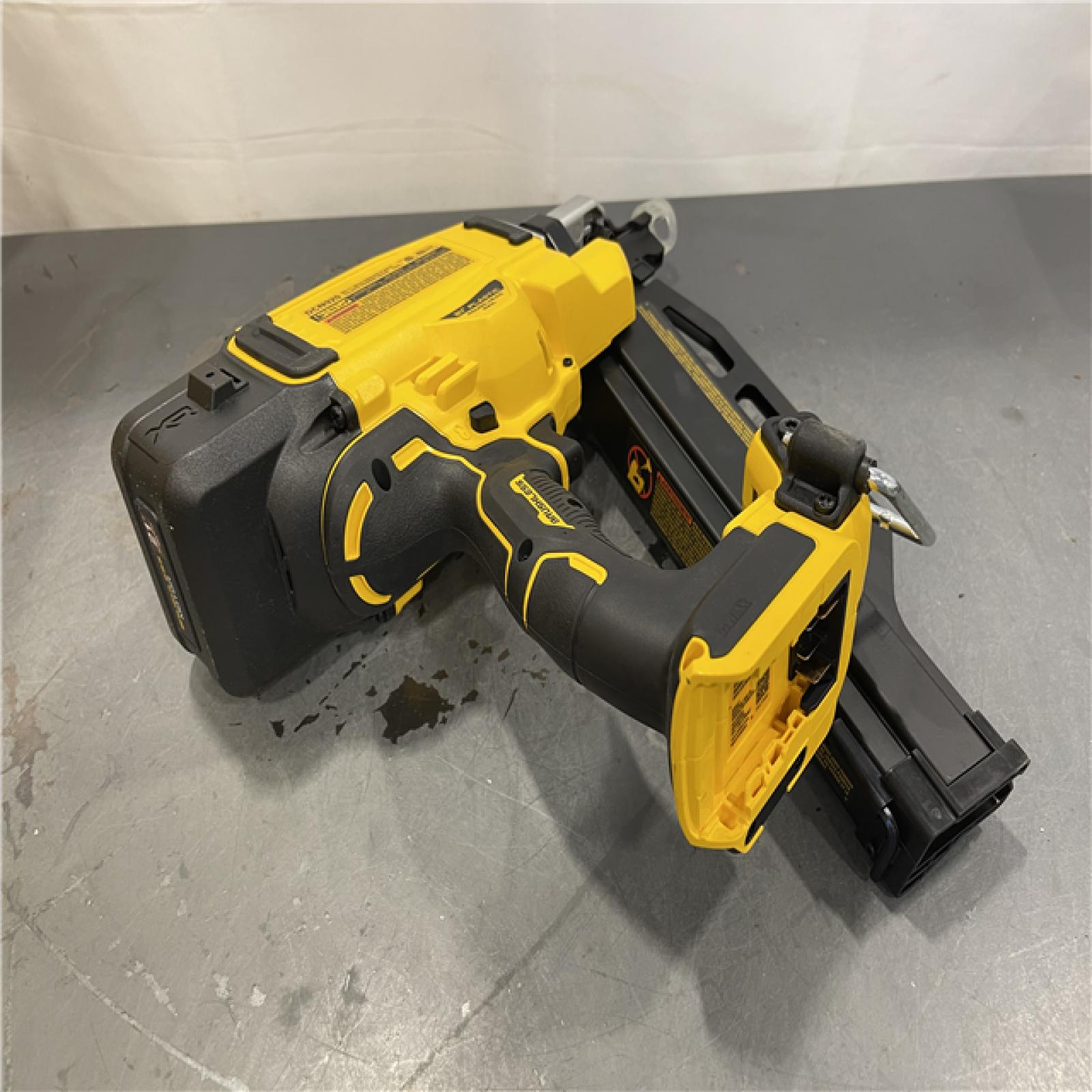 AS-IS - DEWALT 20-Volt 21° Cordless Framing Nailer