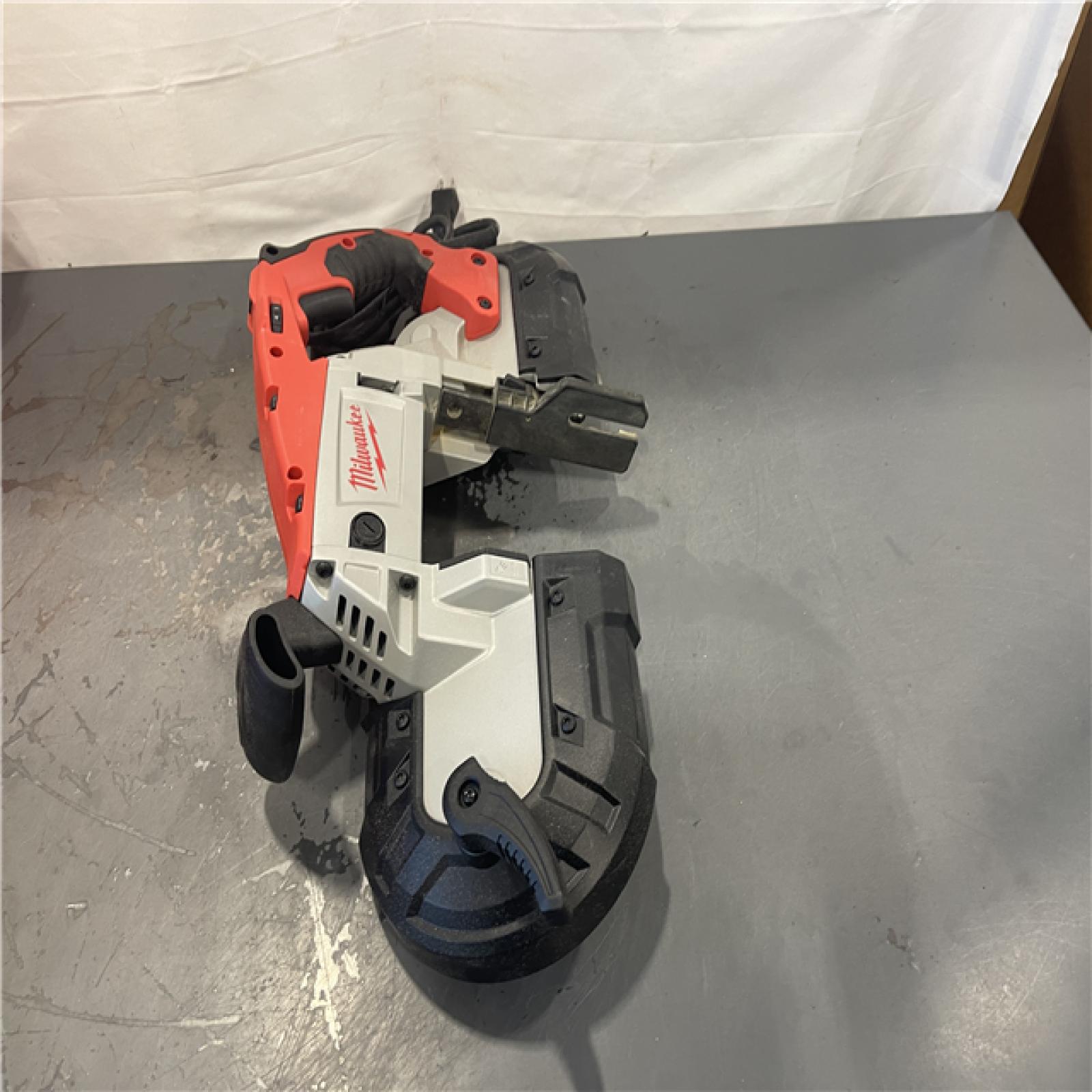 AS-IS- Milwaukee 6232-21 - 120V 11.0A Corded Variable Speed Band Saw