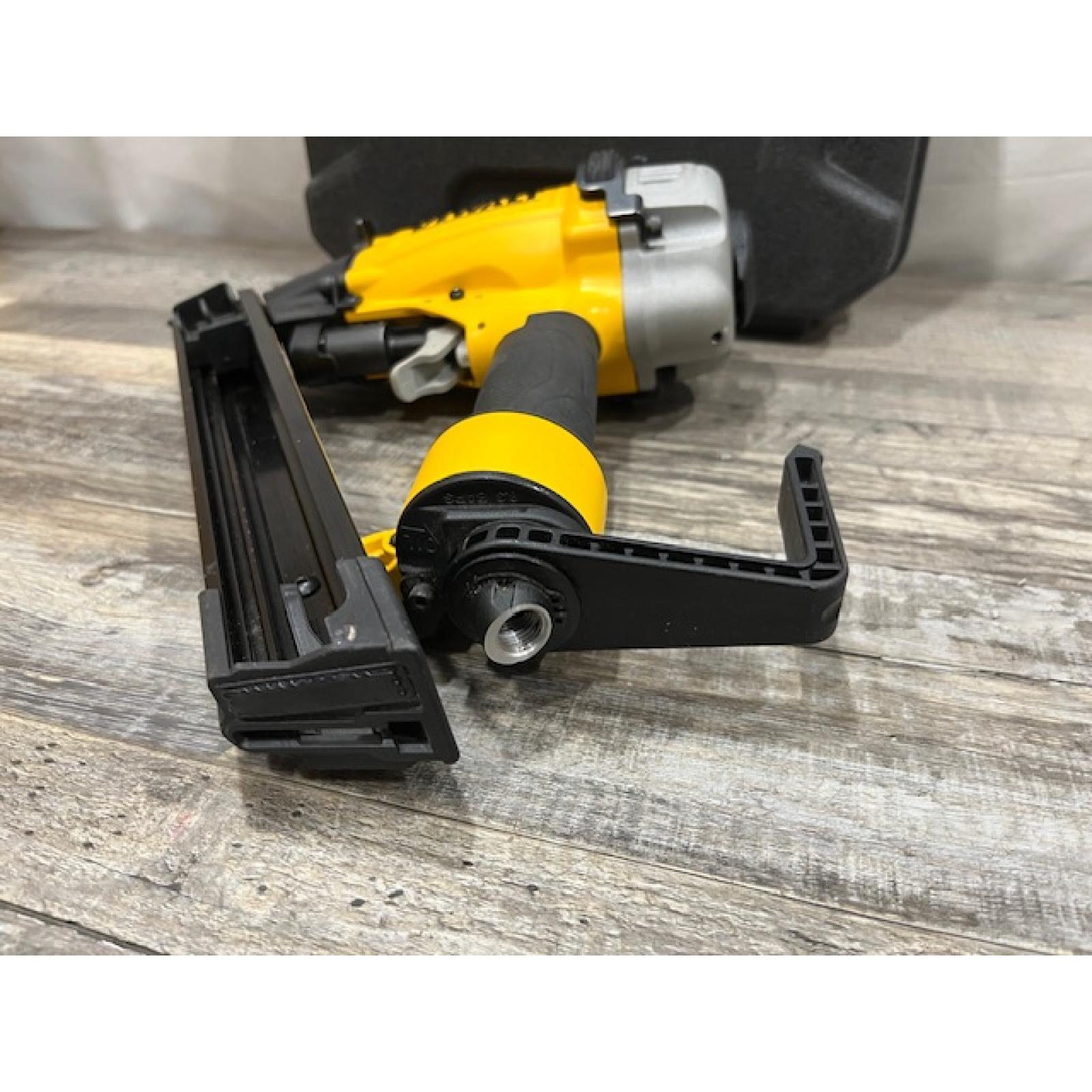 AS-IS  DEWALT 20-Volt MAX XR 1-1/2 in. PEX Expander Kit