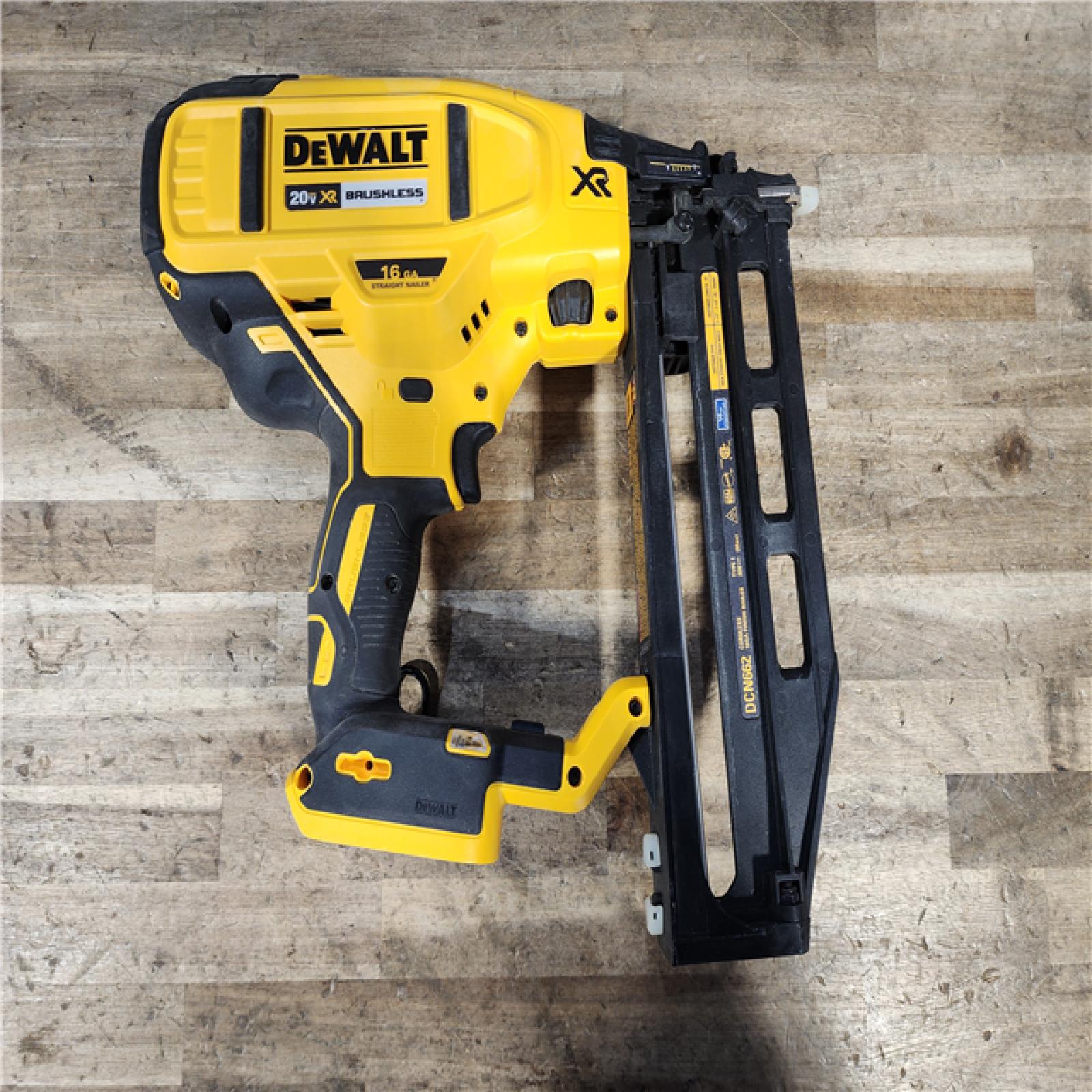 HOUSTON LOCATION - AS-IS DEWALT 20V MAX XR 16-Gauge Lithium-Ion Cordless Finish Nailer (Tool Only)