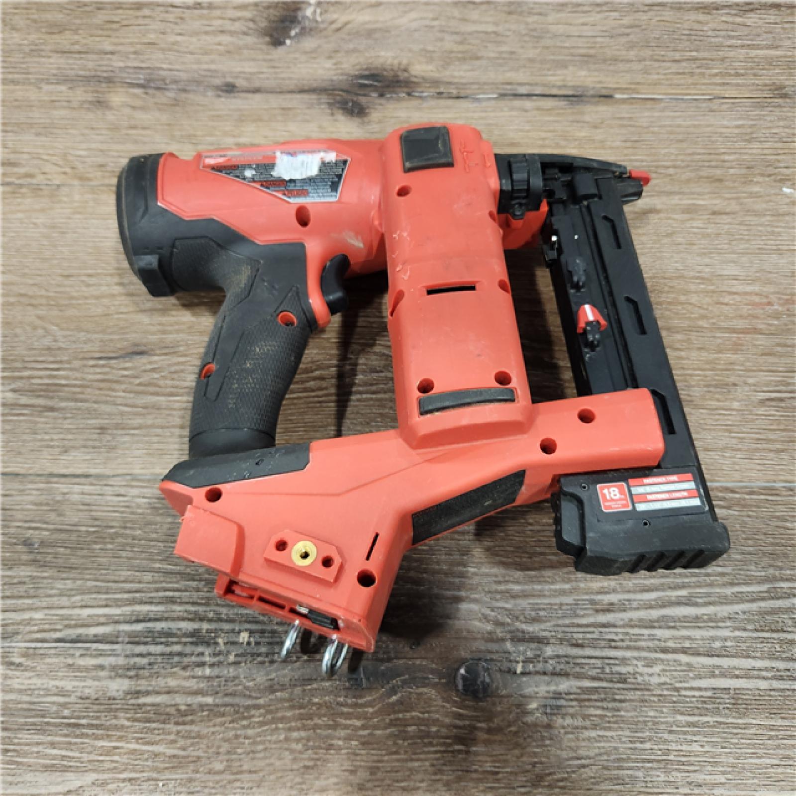 AS-IS Milwaukee M18 FUEL Brushless Cordless 18-Gauge 1-1/2 X 1/4 Narrow Crown Stapler (Tool Only & charge)