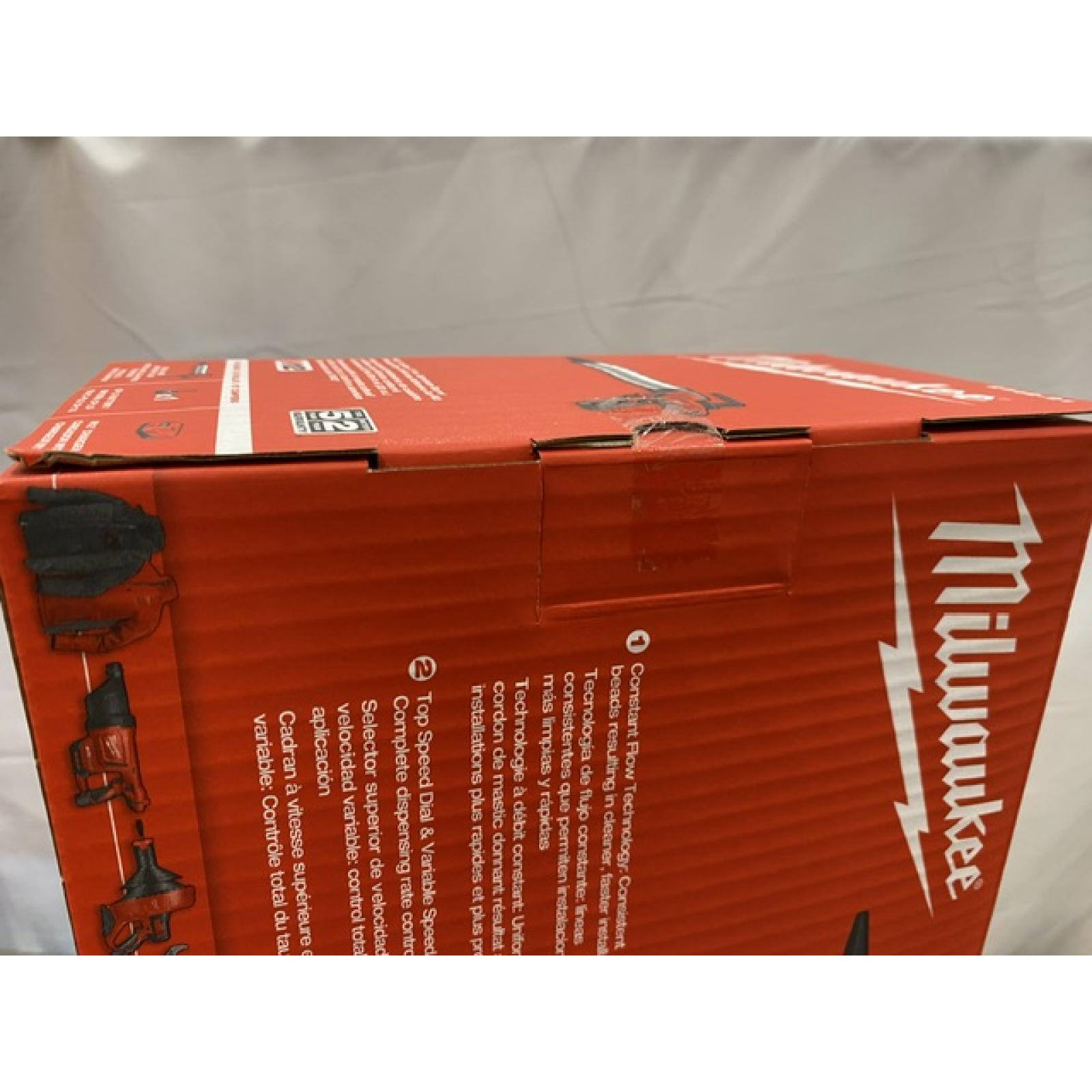 NEW -Milwaukee 12V Lithium-ion Cordless 20 oz. Aluminum Barrel Adhesive and Caulk Gun Kit