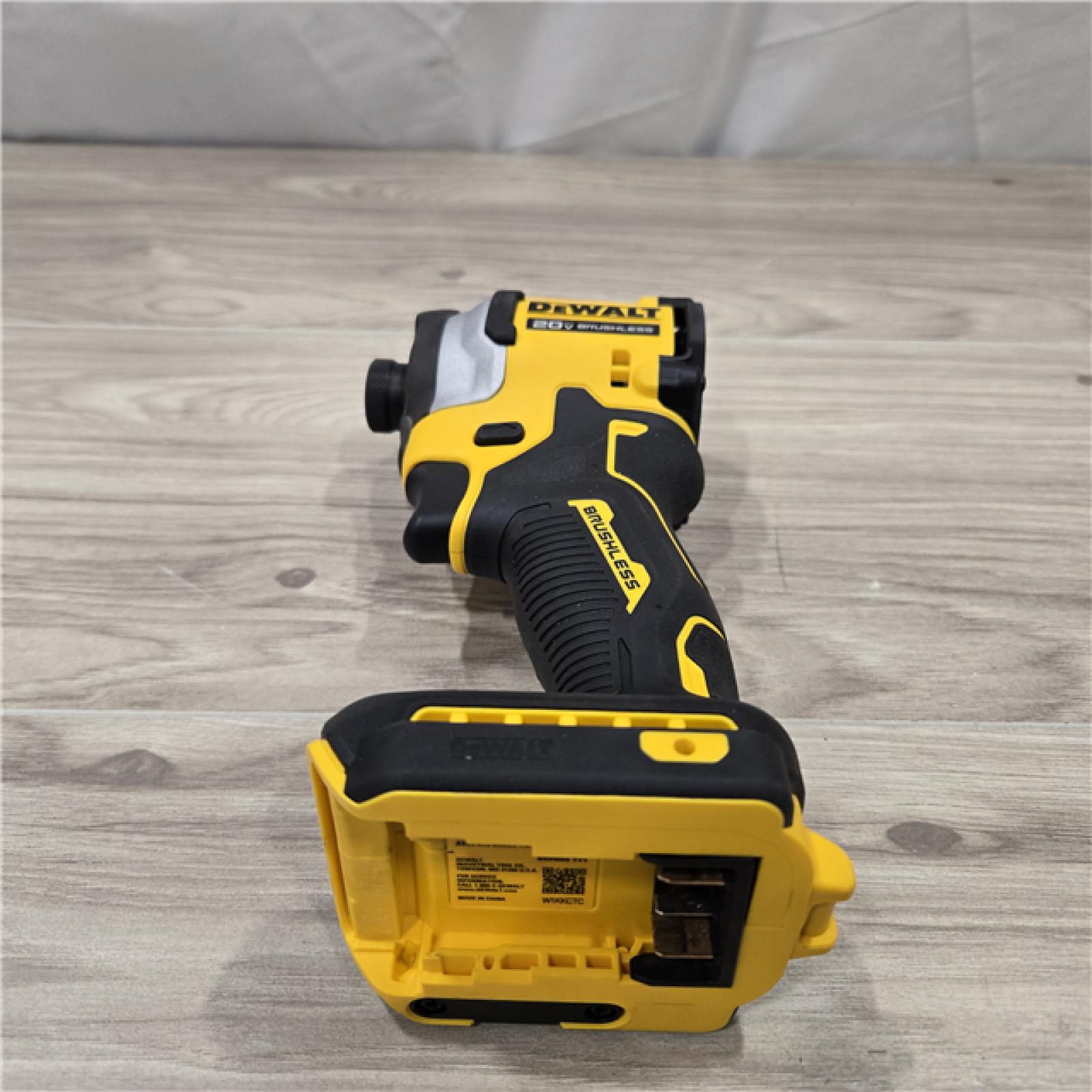 AS-IS DeWalt 20V MAX ATOMIC 1/4 in. Cordless Impact Driver Kit