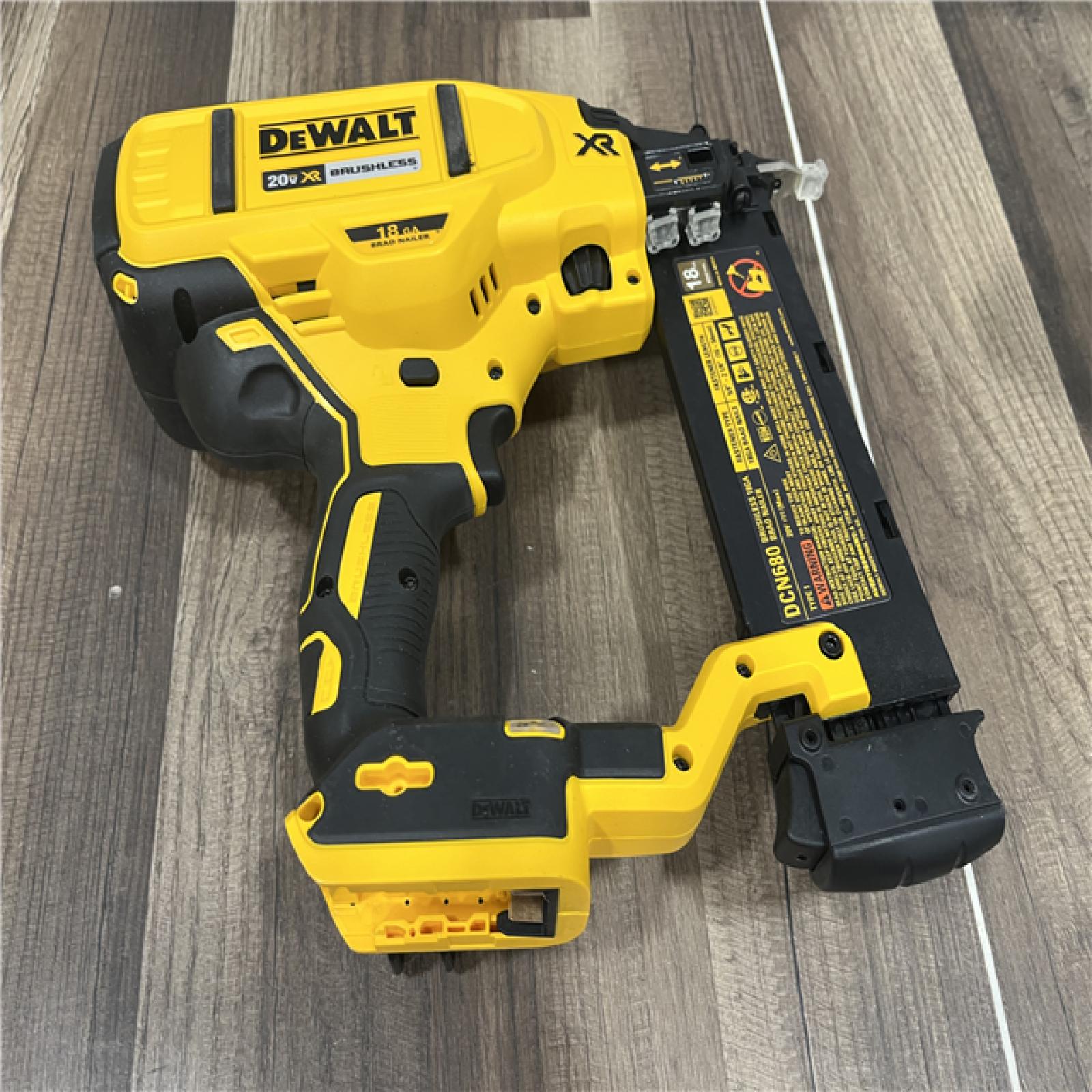 GOOD DEWALT 20V MAX XR 18 Gauge Brad Nailer Kit