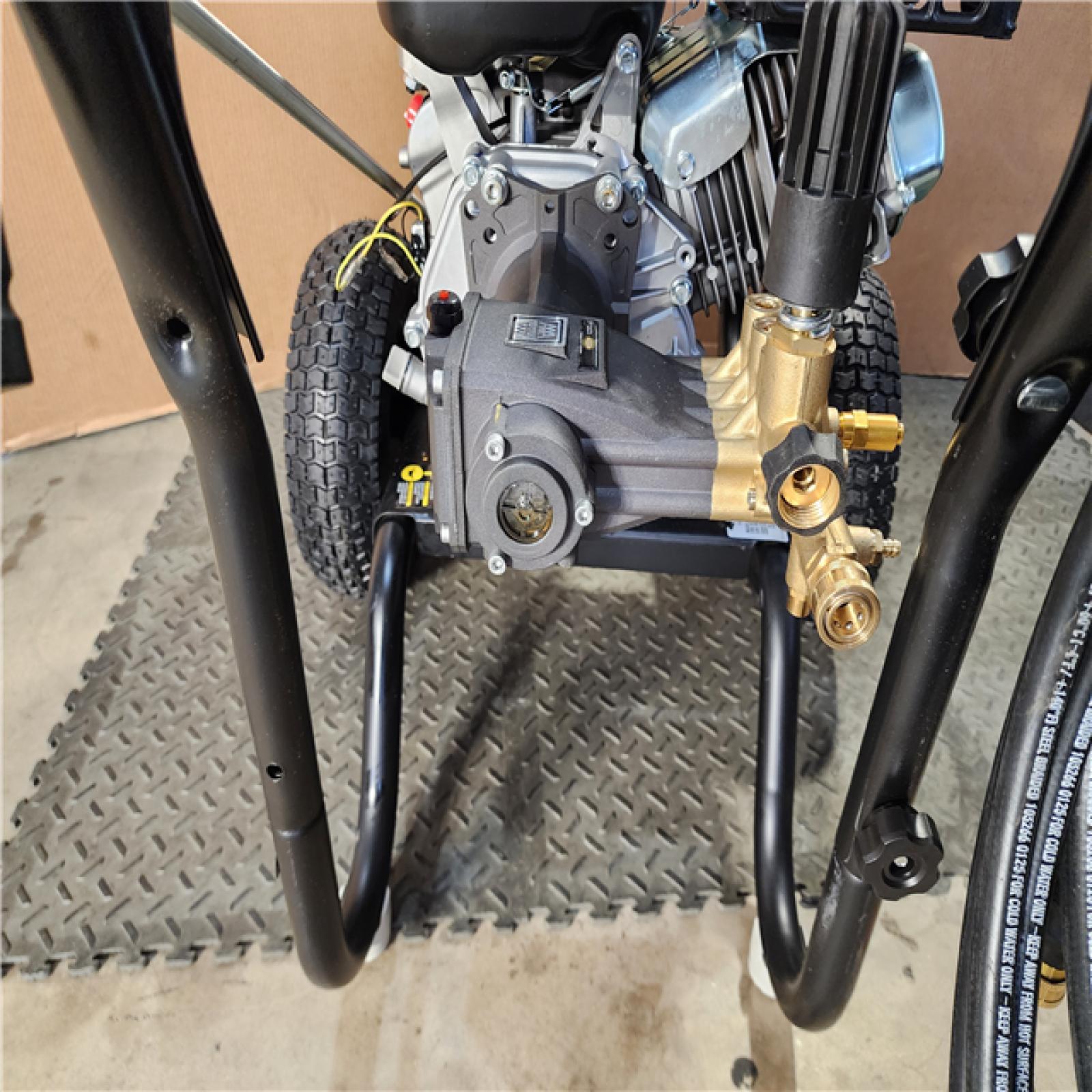 HOUSTON LOCATION - AS-IS DEWALT 4400 PSI 4.0 GPM Cold Water Gas Pressure Washer