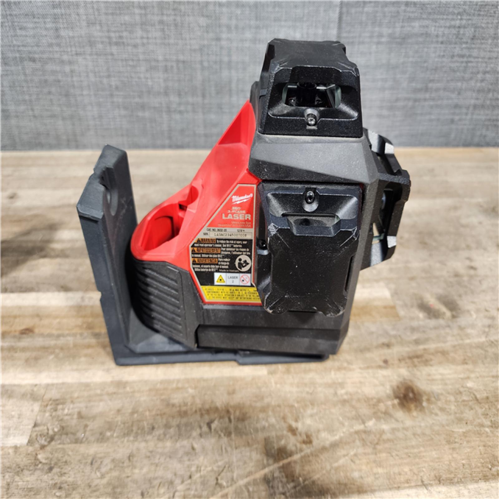 HOUSTON LOCATION - AS-IS Milwaukee-3632-21 M12 Green Beam Laser 360° 3-Plane Kit