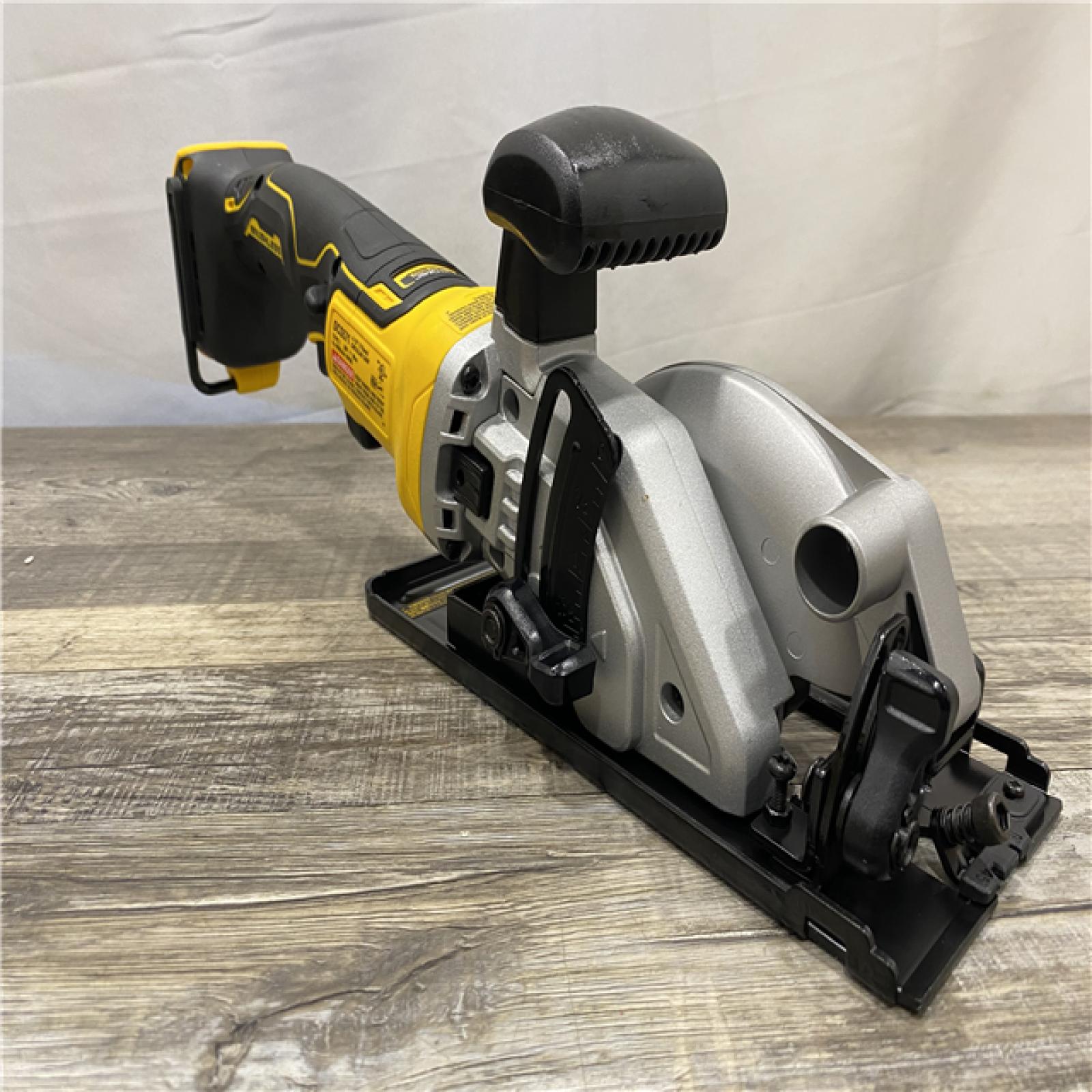 AS-IS DEWALT Atomic 20-Volt Maximum Lithium-Ion Cordless Brushless 4-1/2 in. Circular Saw Kit