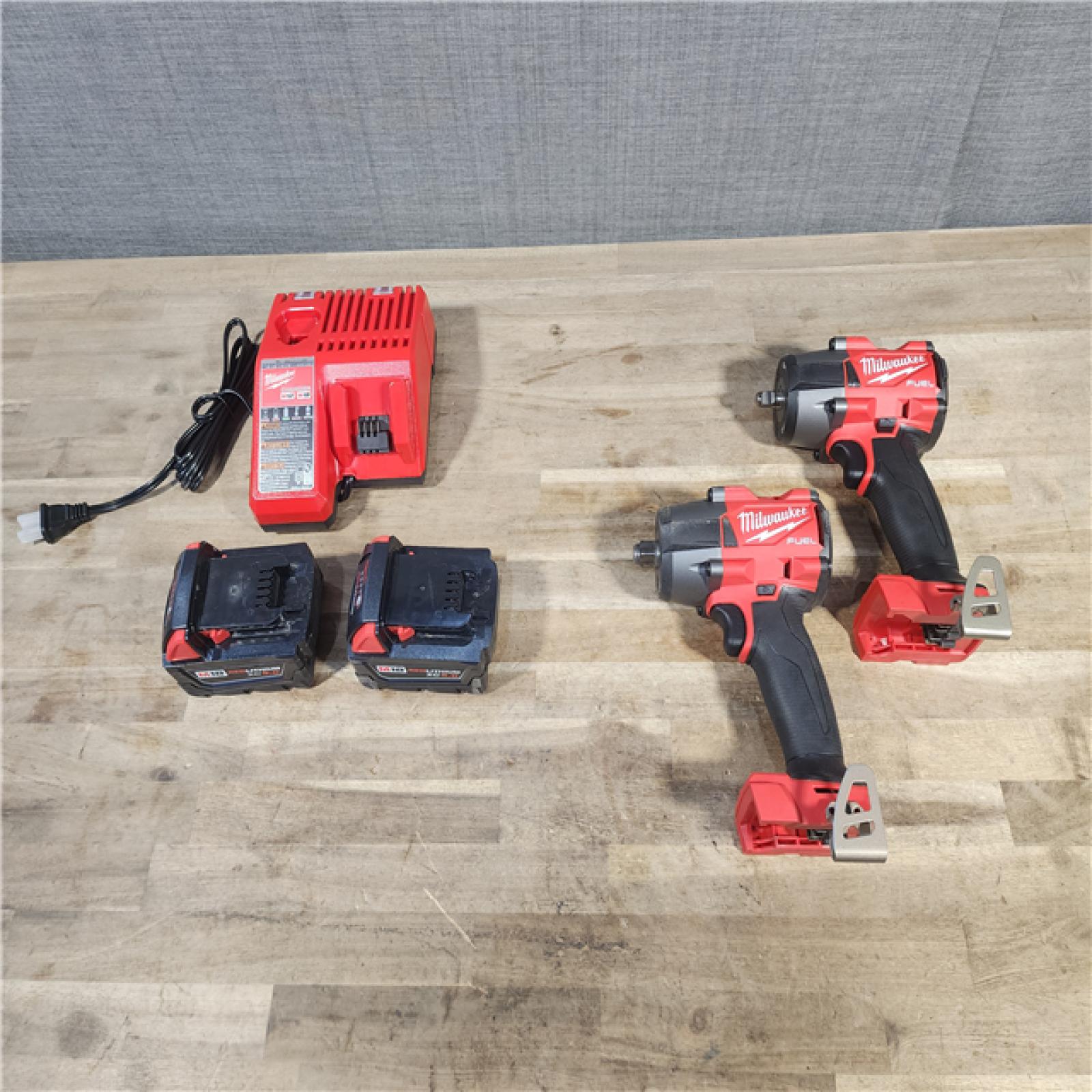 HOUSTON LOCATION - AS-IS MILWAUKEE 2 TOOL COMBO KIT W/ (2) BATTERY & CHARGER