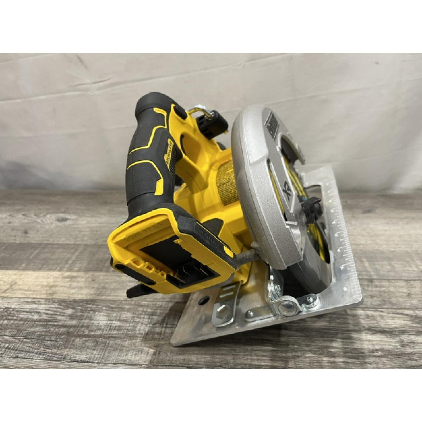 AS-IS DEWALT 20-Volt MAX 7-1/4 in. Cordless Circular Saw (Tool Only)