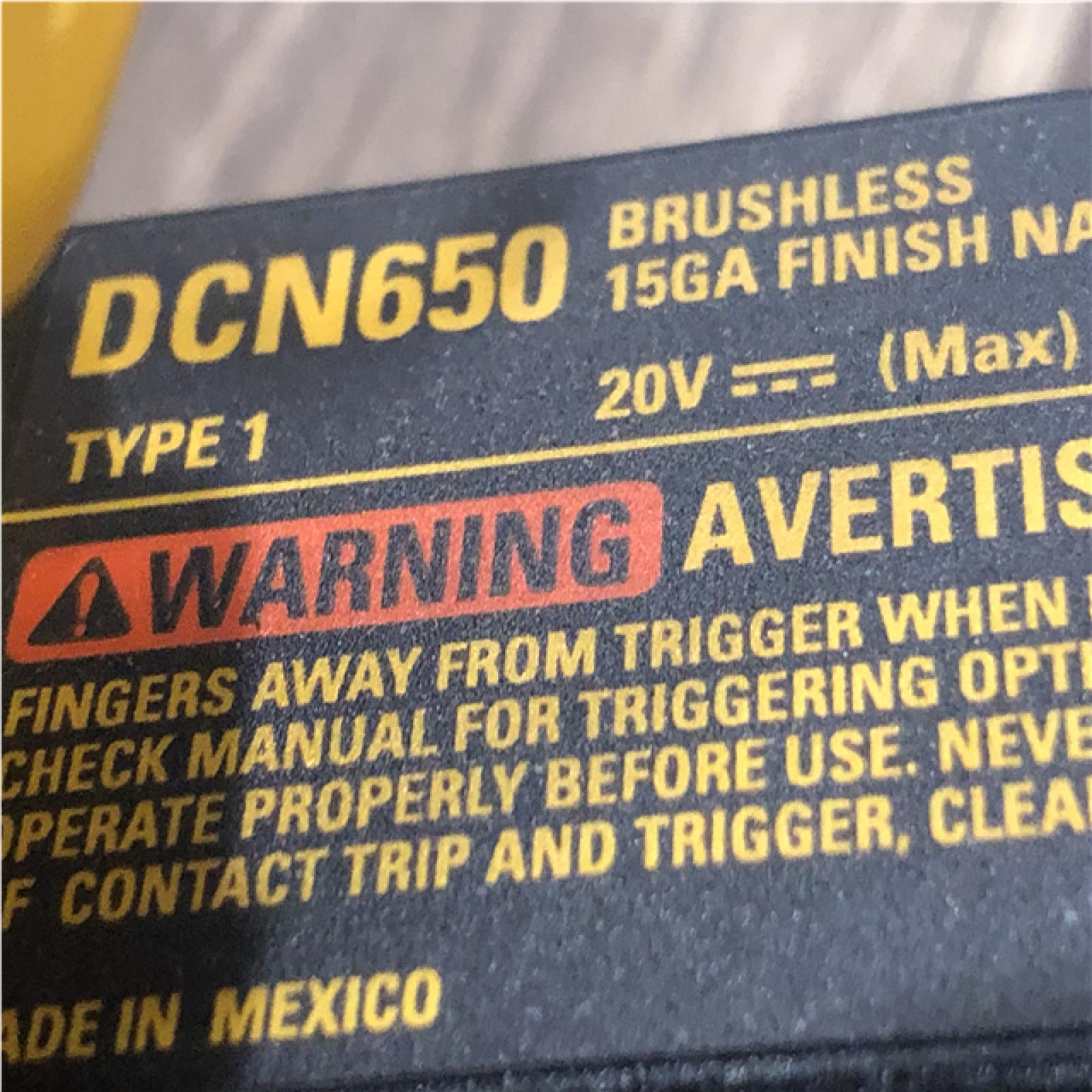 AS-IS DEWALT 20V MAX XR Lithium-Ion Cordless 2-1/2 in. 15-Gauge Finish Nailer Kit