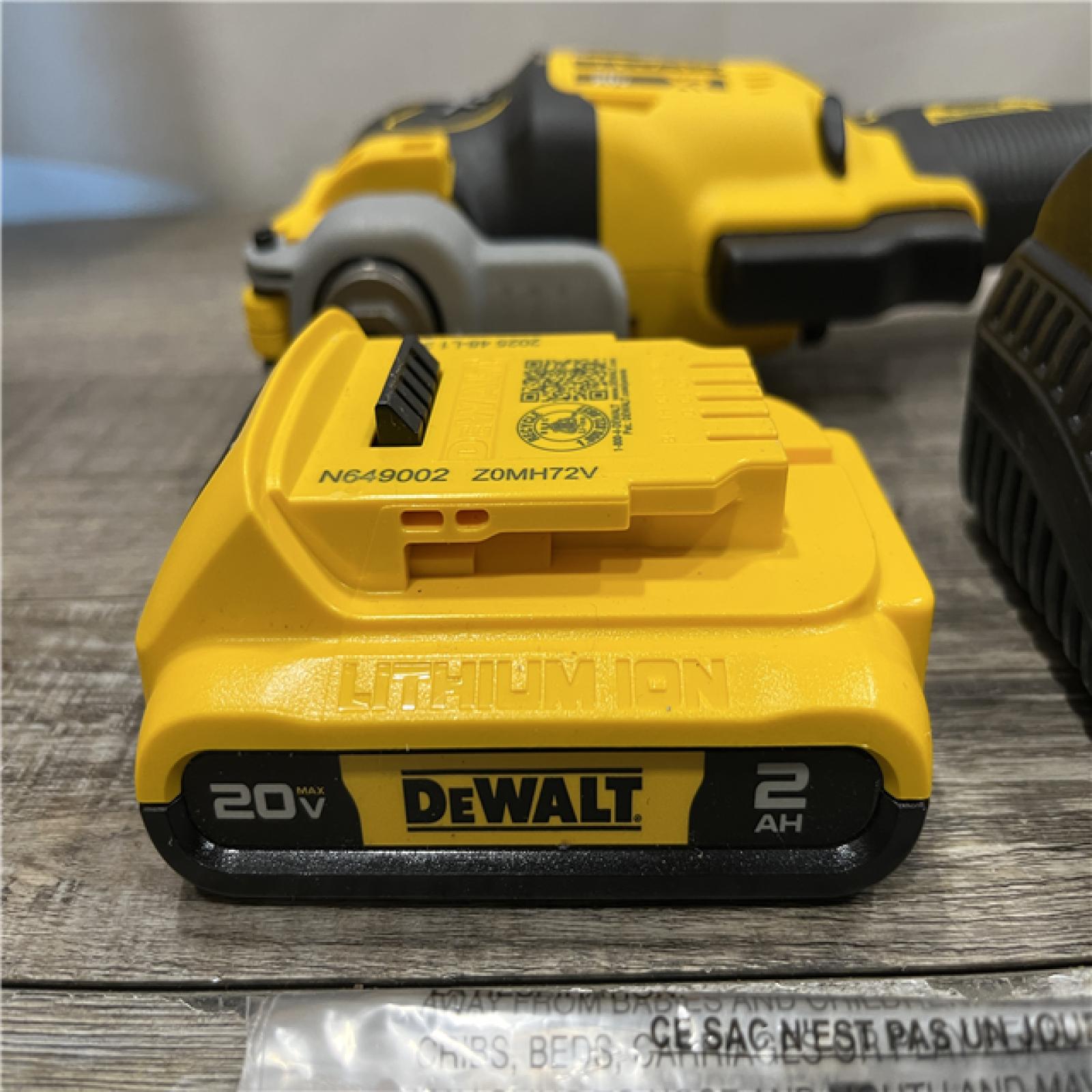 AS-IS DEWALT 20V MAX XR Cordless Brushless 3-Speed Oscillating Multi Tool Kit