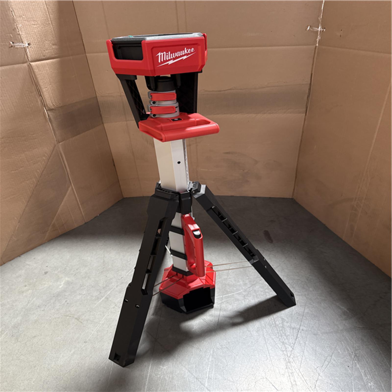 California NEW Milwaukee M18 Dual Power Tower Light (Tool Only)