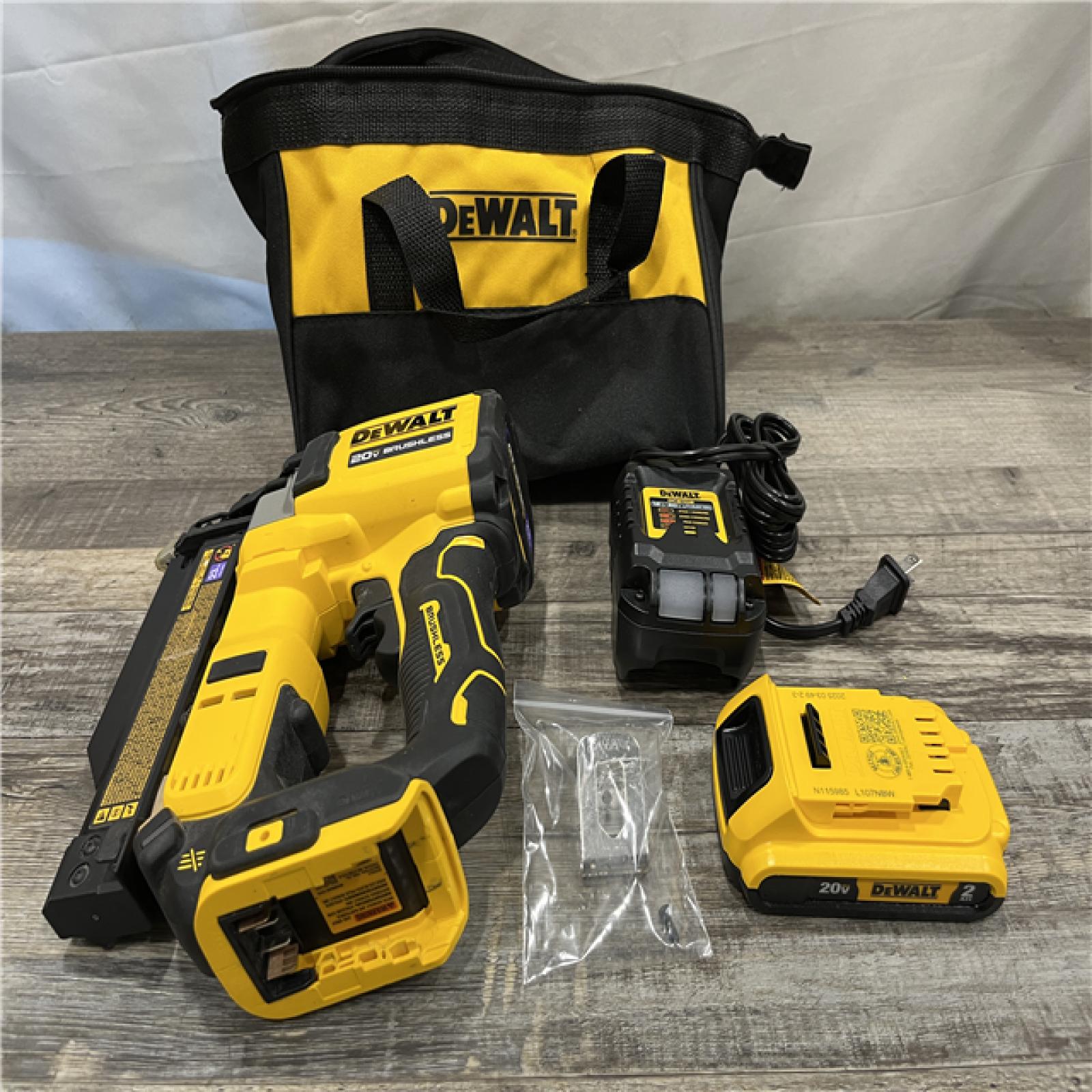 AS-IS DEWALT ATOMIC 20V MAX Lithium Ion Cordless 23 Gauge Pin Nailer Kit