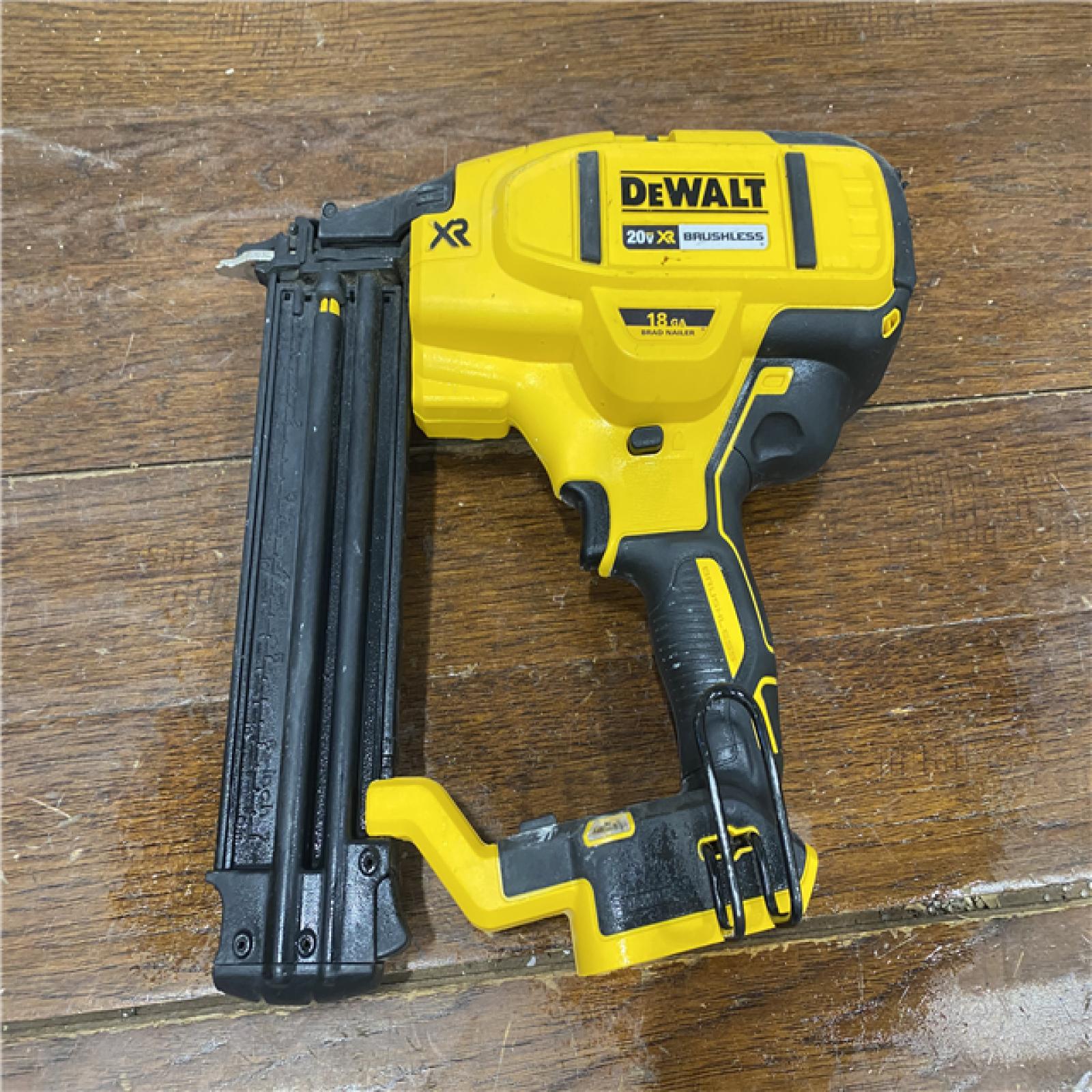 AS-IS DEWALT 20V MAX XR 18 Gauge Brad Nailer Kit