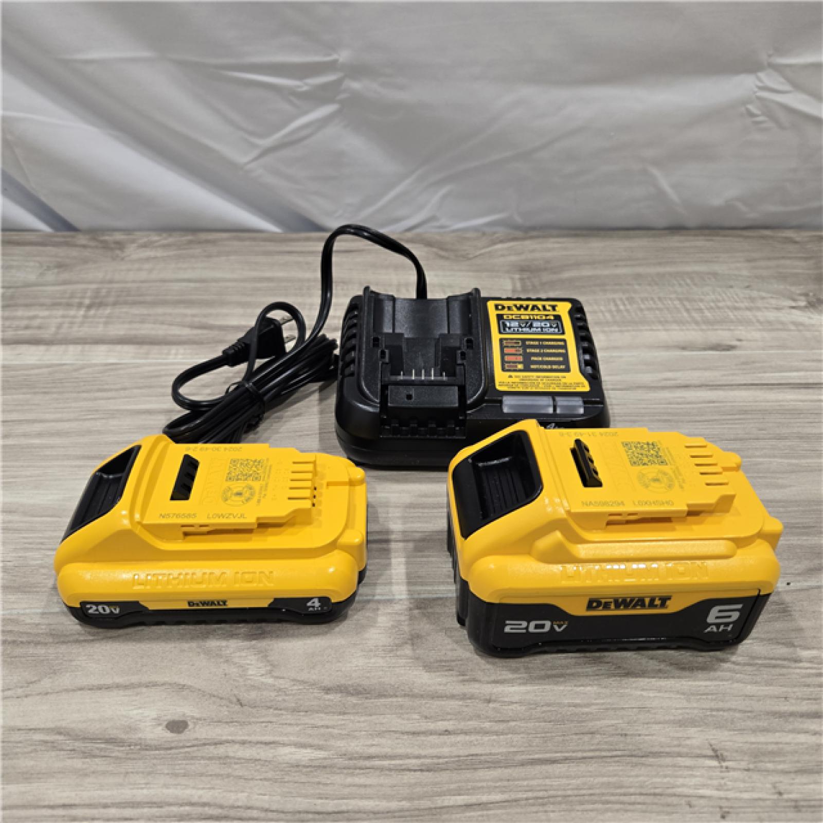 AS-IS DEWALT 20V MAX 6.0Ah and 4.0Ah Battery and Charger Starter Kit