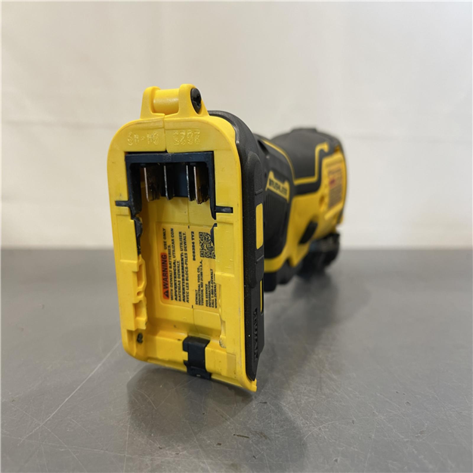 AS-IS - DEWALT ATOMIC 20V MAX Cordless Brushless Oscillating Multi Tool