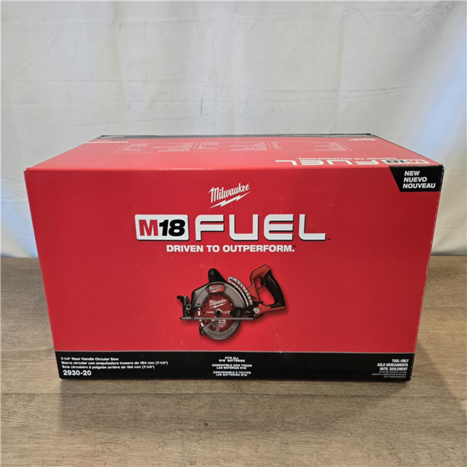 NEW!- Milwaukee FUEL 18V Cordless 7-1/4 in. Rear Handle Circular Saw (Tool-Only)