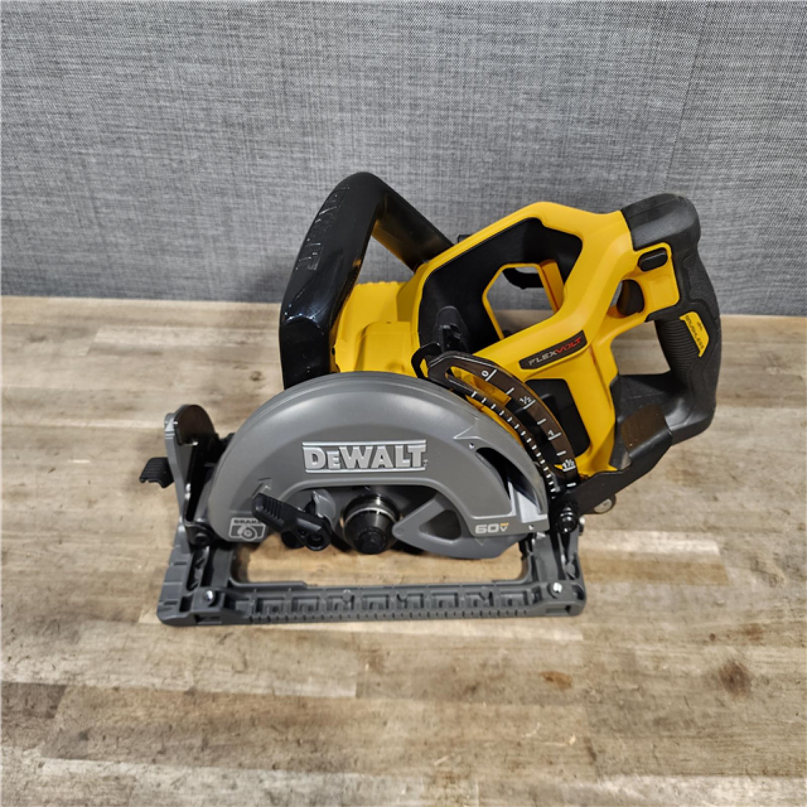 HOUSTON LOCATION - AS-IS DEWALT FLEXVOLT 60V MAX Cordless Brushless 7-1/4 in. Wormdrive Style Circular Saw (Tool Only)