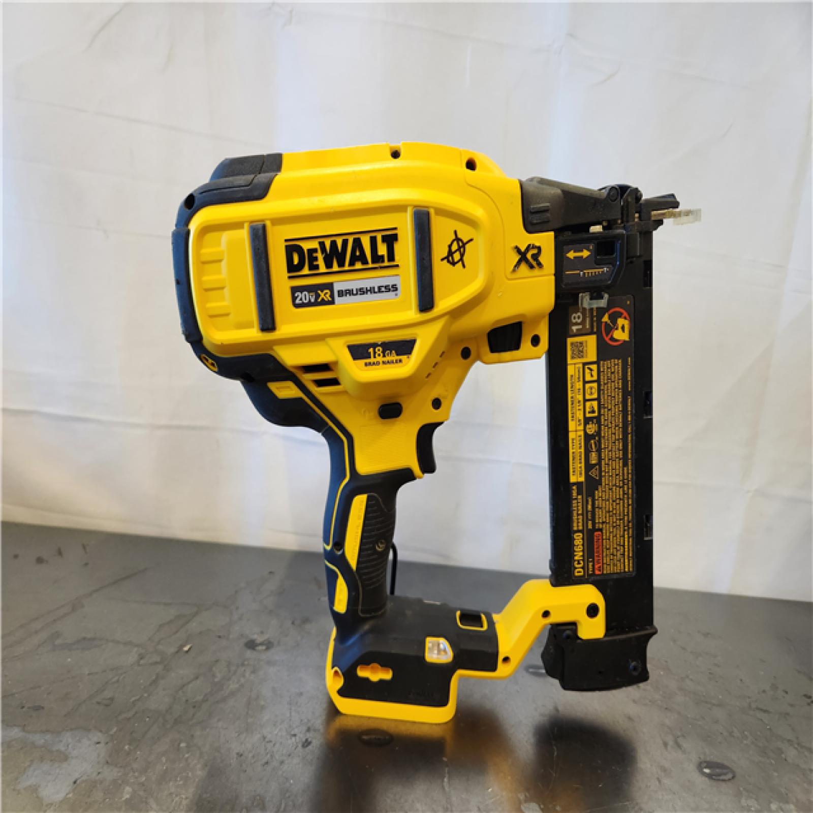 AS-IS- DeWalt 20V MAX XR Lithium-Ion Cordless 18-Gauge Brad Nailer (Tool Only)