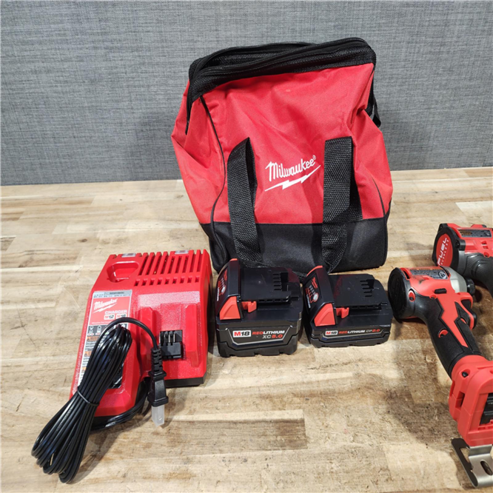 HOUSTON LOCATION - AS - IS Milwaukee 2 Tool Combo Kit W/ (2) Battery & Charger